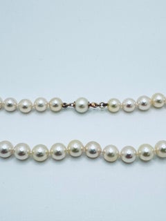 Art Deco 18-Inch Cream Freshwater Pearl Necklace, United States, 1980