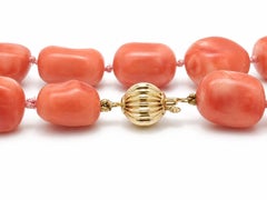 Collier à rangées d'agates polies rose saumon de 18 pouces, avec fermoir en or jaune 14 carats