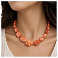 Collier à rangées d'agates polies rose saumon de 18 pouces, avec fermoir en or jaune 14 carats