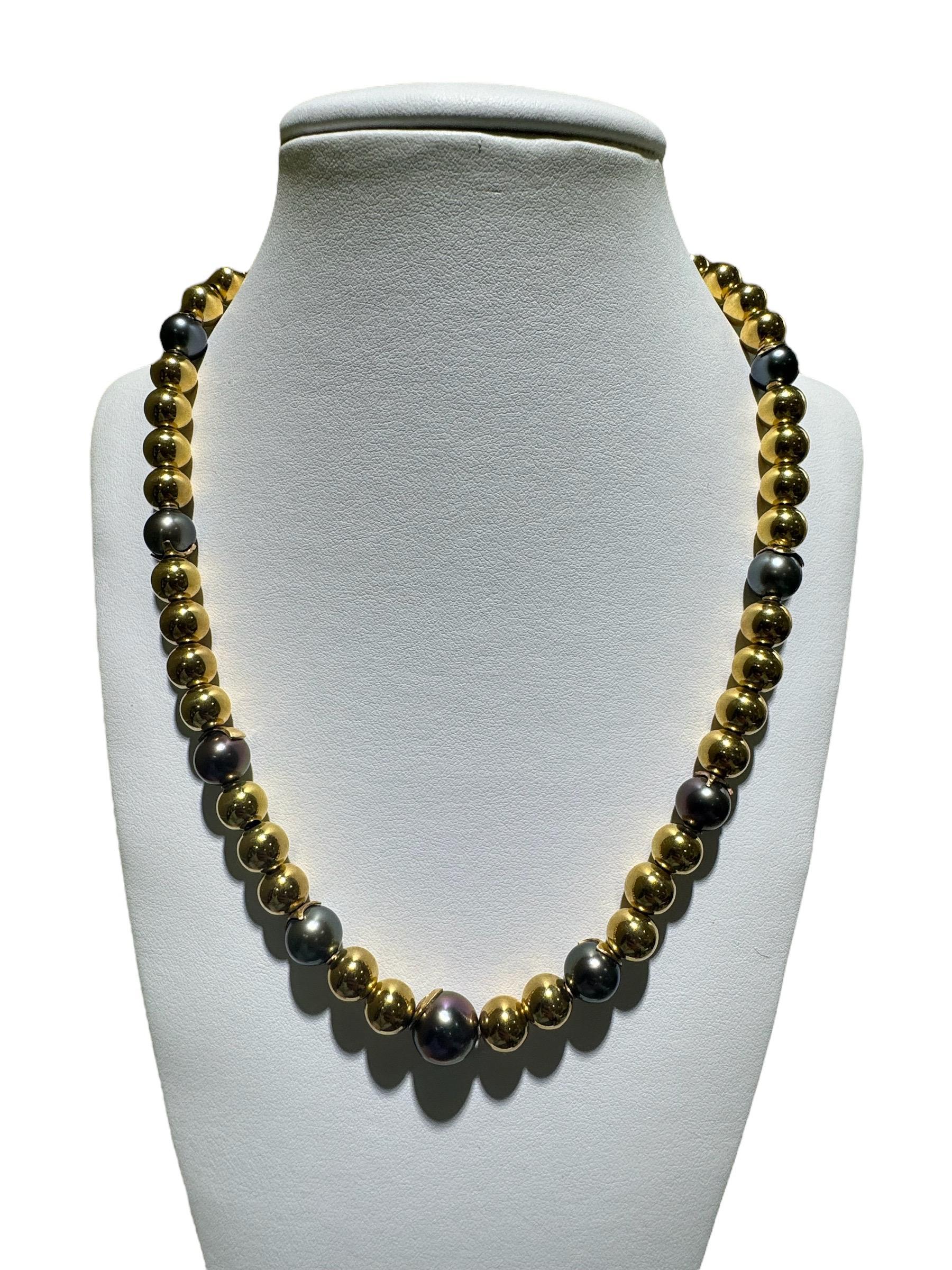 18 Inch Black Pearl & 14K Gold Bead Necklace In Good Condition In Montgomery, AL