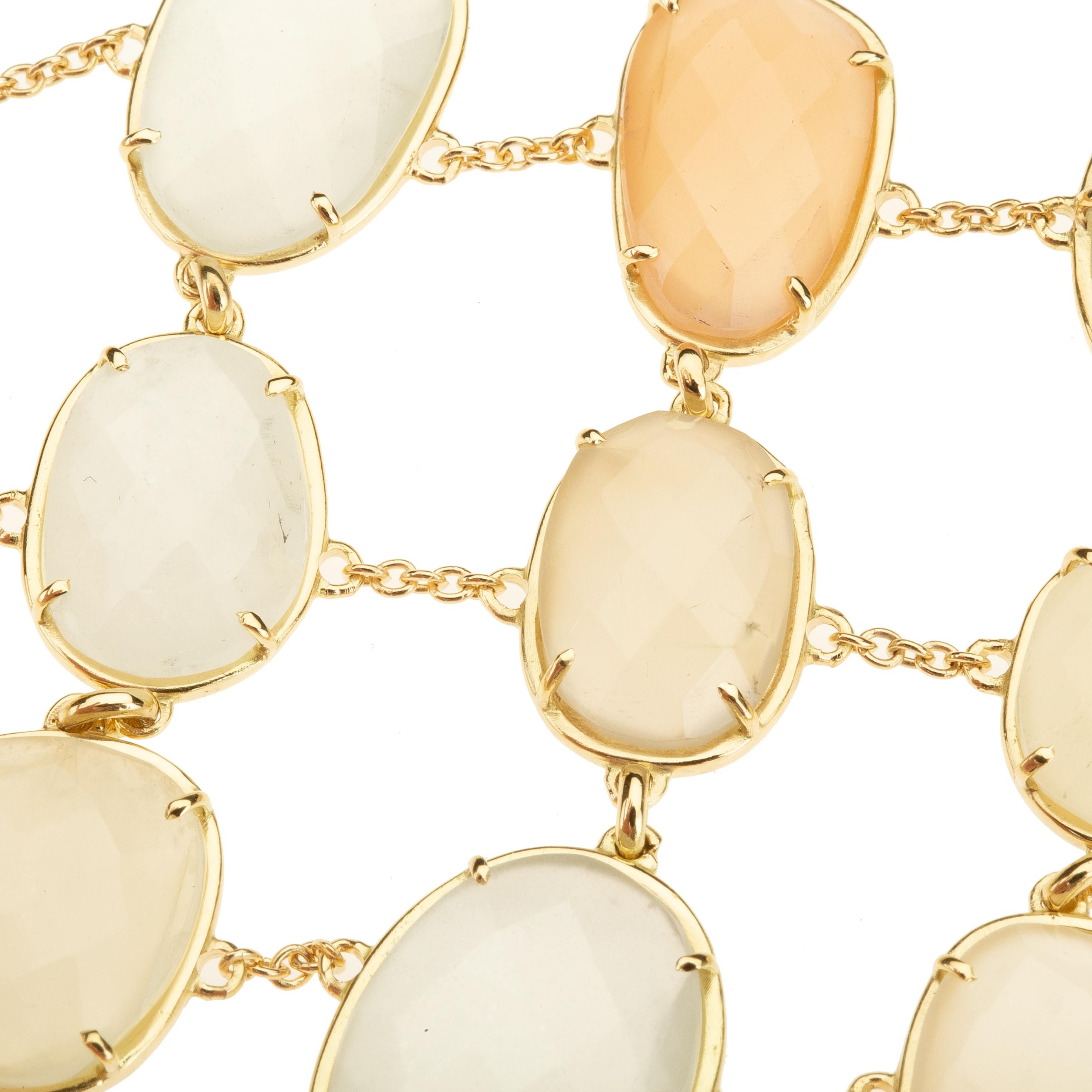 18 Karat gebürstetes Gold Opal-Armband (Kissenschliff) im Angebot