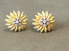 18 K brushed yellow Gold Diamonds Flower earstuds