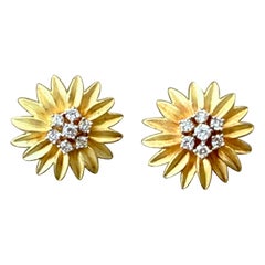 18 K brushed yellow Gold Diamonds Flower earstuds