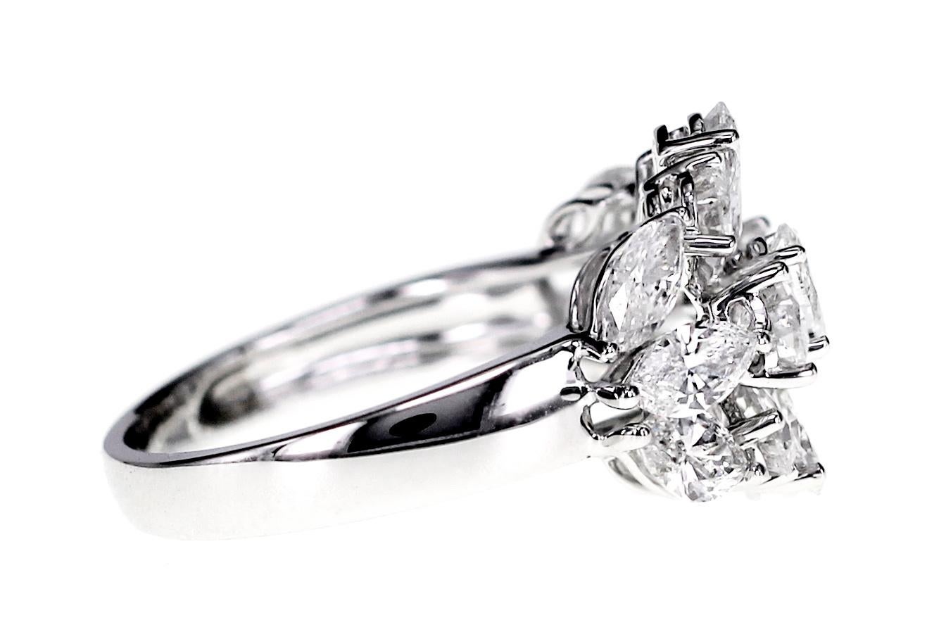 18 Karat Designer-Ring mit 3,32 Karat weißen Diamanten in Form von 3,32 Karat (Art nouveau) im Angebot