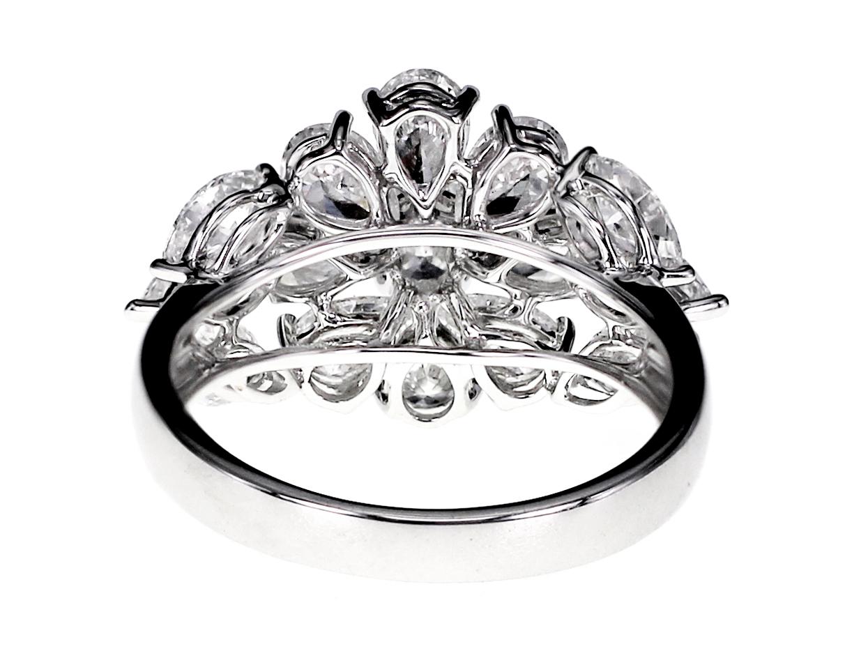 18 Karat Designer-Ring mit 3,32 Karat weißen Diamanten in Form von 3,32 Karat (Tropfenschliff) im Angebot