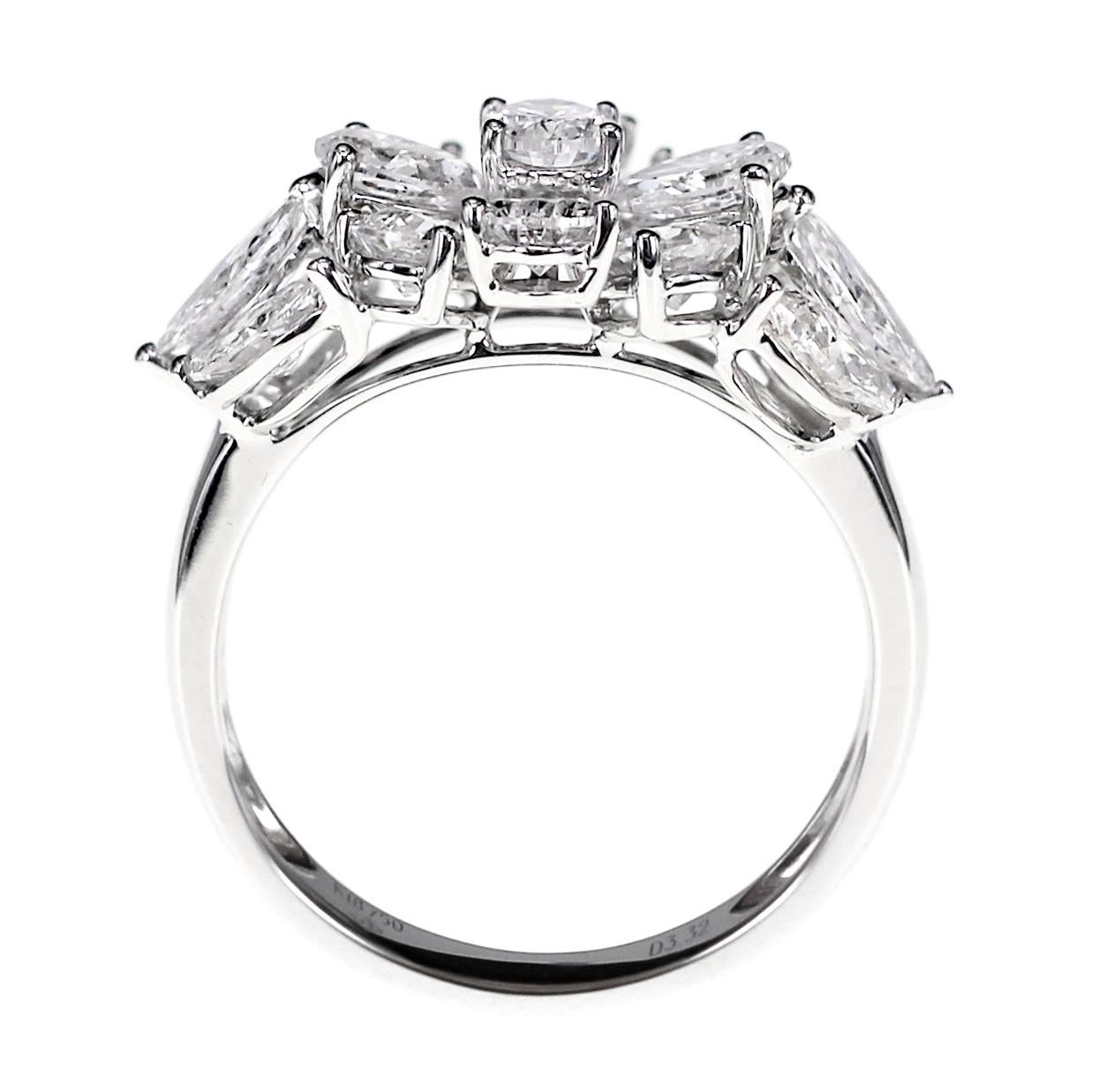 18 Karat Designer-Ring mit 3,32 Karat weißen Diamanten in Form von 3,32 Karat im Zustand „Neu“ im Angebot in Hung Hom, HK