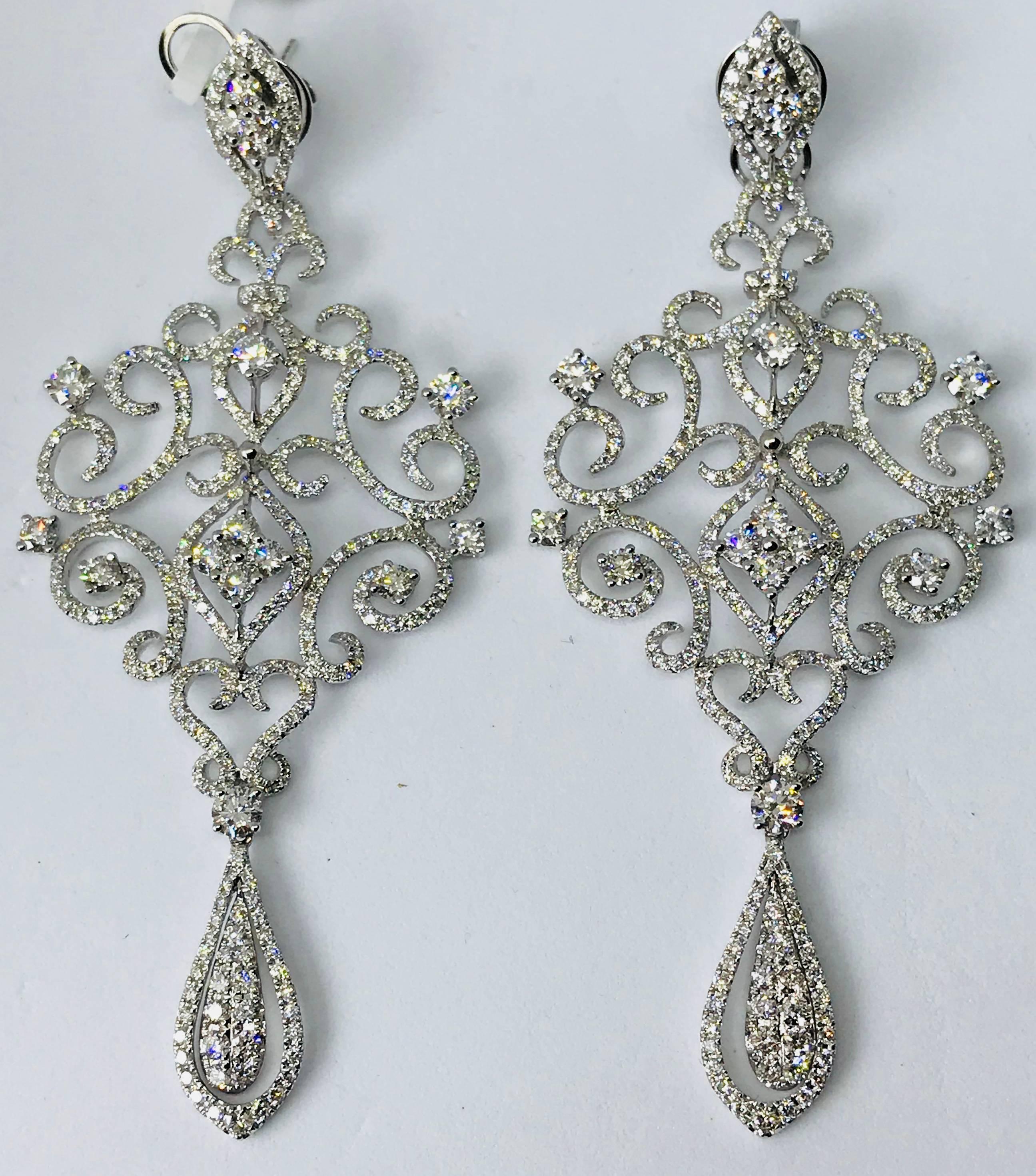Finest and Most exclusive Diamond earring most amazing design and workmanship for most elegant women or pretty girl .
designed by best designer in 18k gold 2.68 grams
Vs F Color Diamonds 606 diamonds total 3.56 carats
32 Diamonds 2.68 carats.