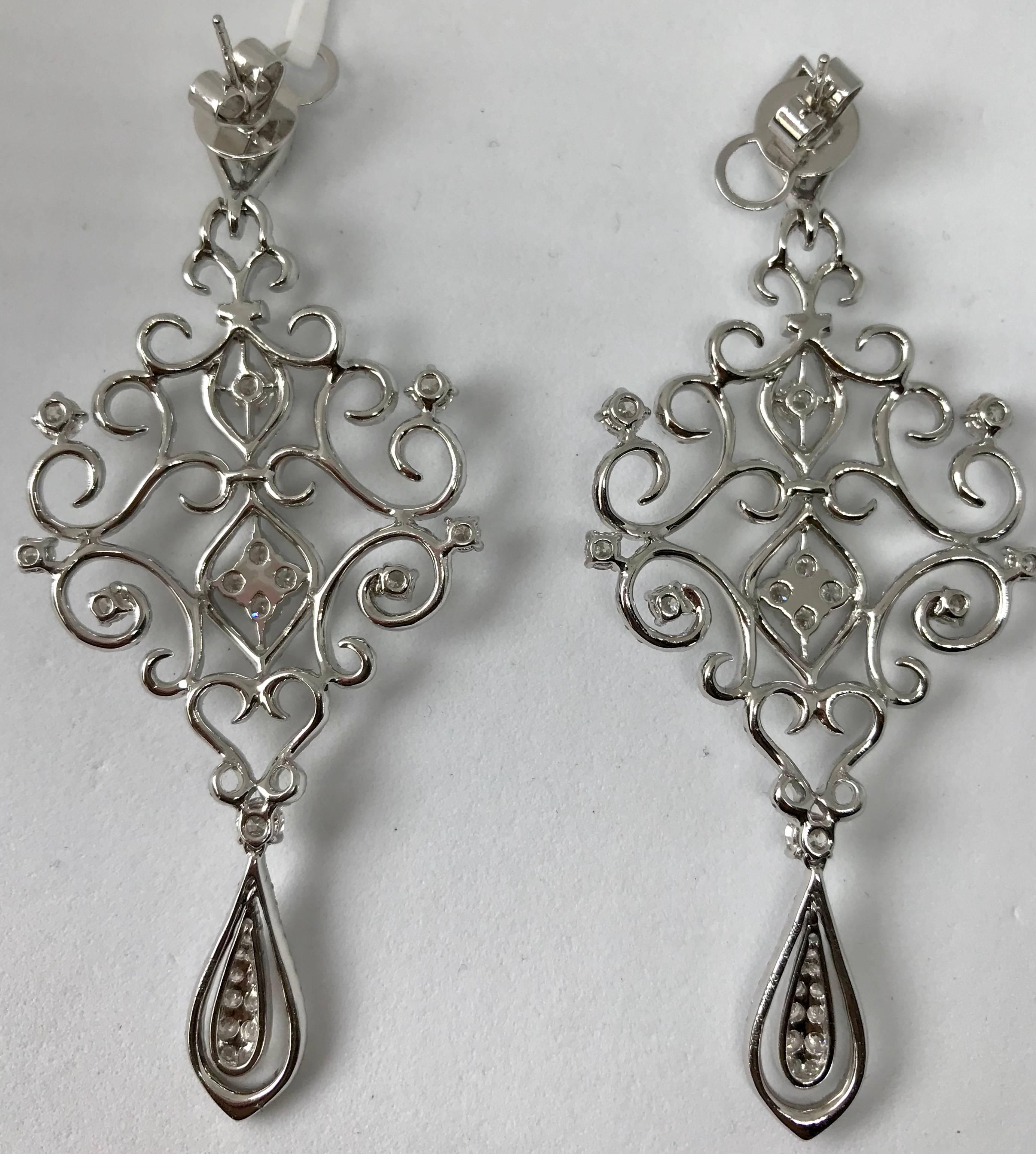 Art Deco 18 K Gold 2.68 grams and VS quality Diamonds 6.24 Cts Dangling Princess Earring For Sale