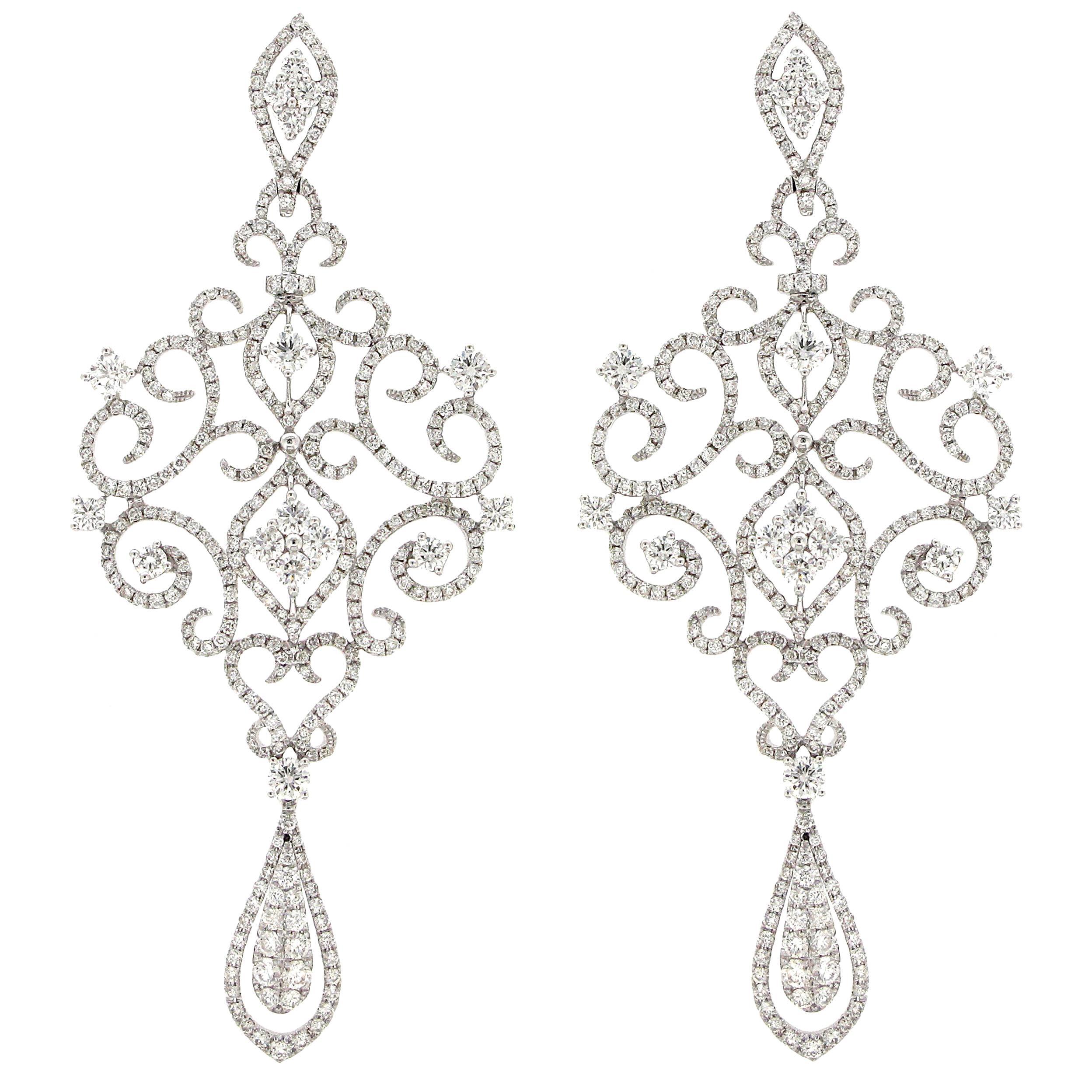 18 K Gold 2.68 grams and VS quality Diamonds 6.24 Cts Dangling Princess Earring For Sale