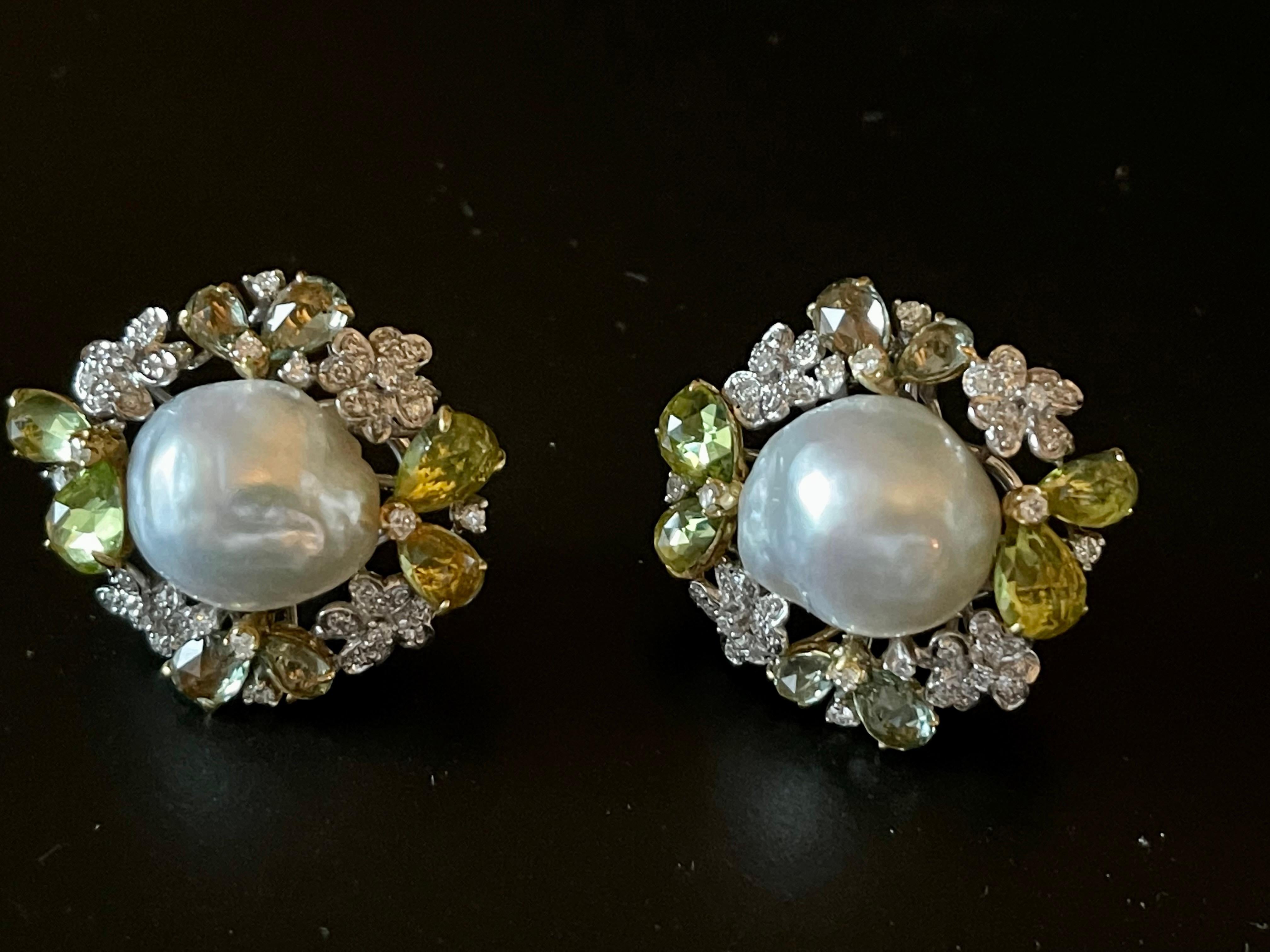 Women's or Men's 18 K Gold Baroque South Sea Pearls Diamonds Green Sapphire Peridot Earclip For Sale