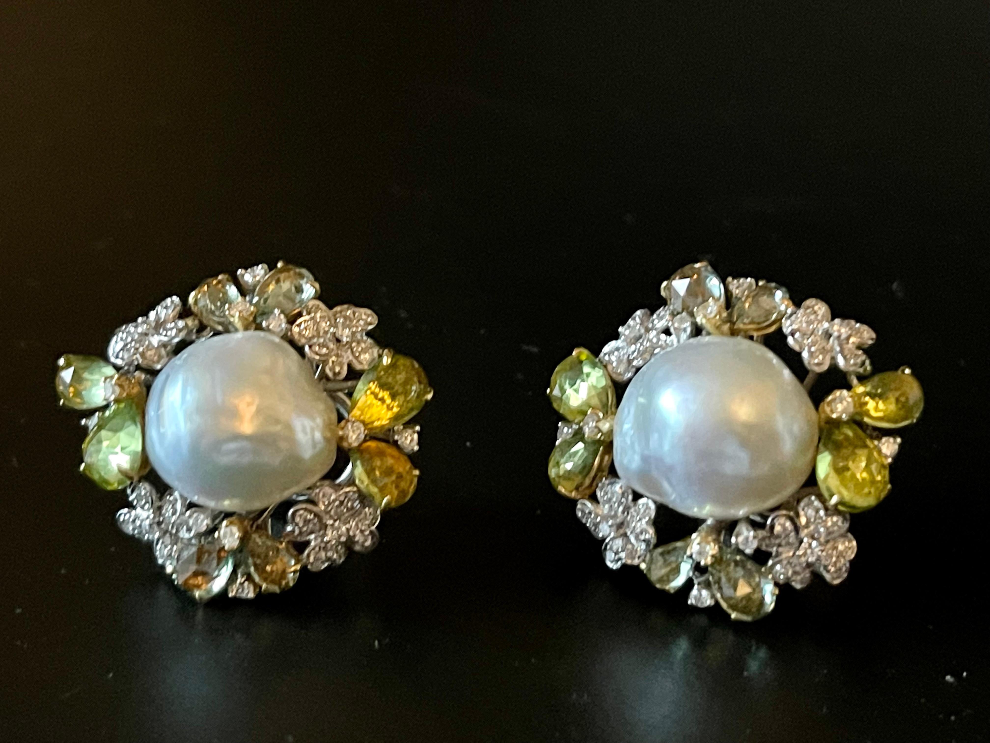 18 K Gold Baroque South Sea Pearls Diamonds Green Sapphire Peridot Earclip For Sale 1