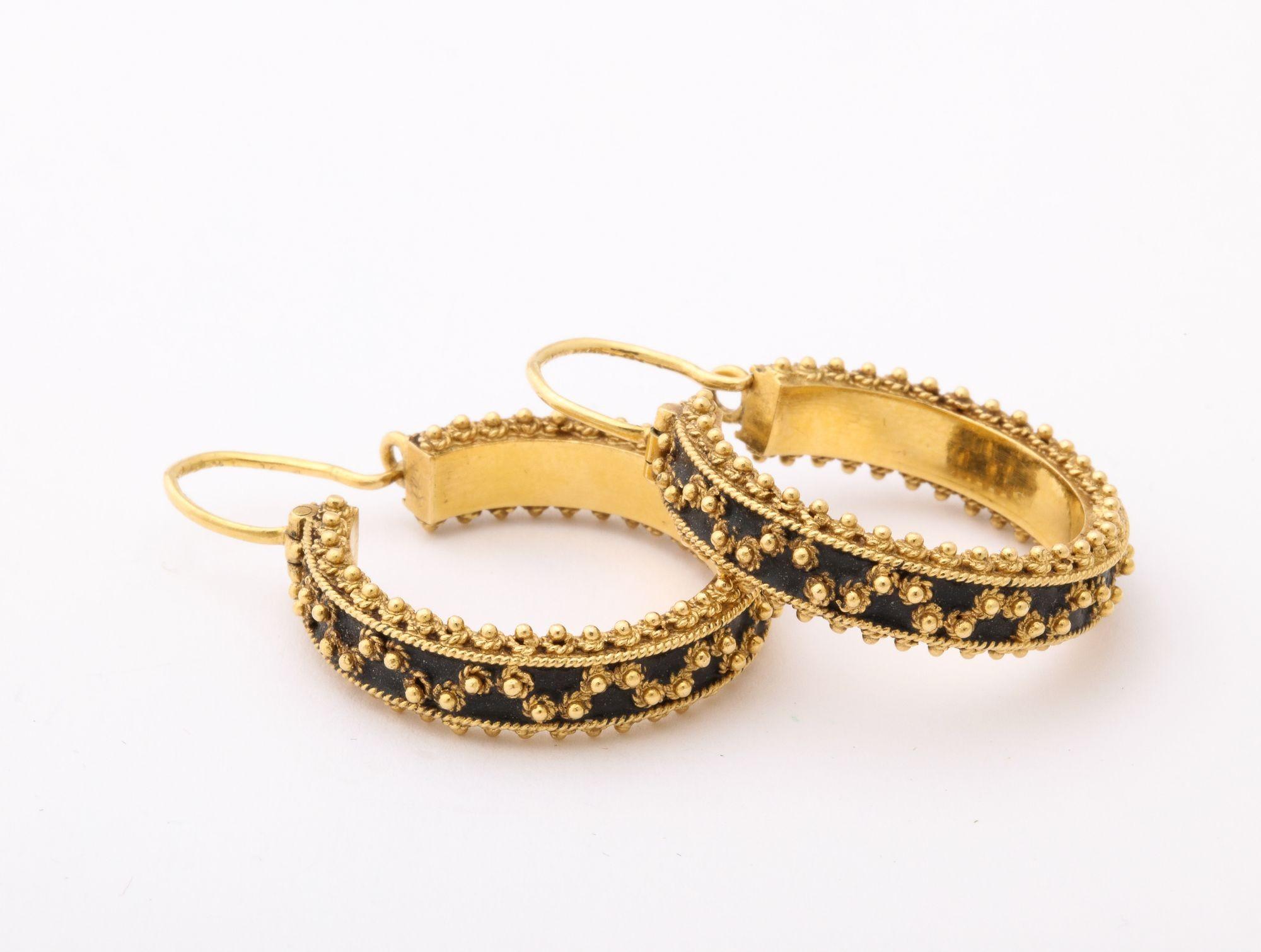 18 k Gold Articulated  Hoop Earrings With Bead Work For Sale 1