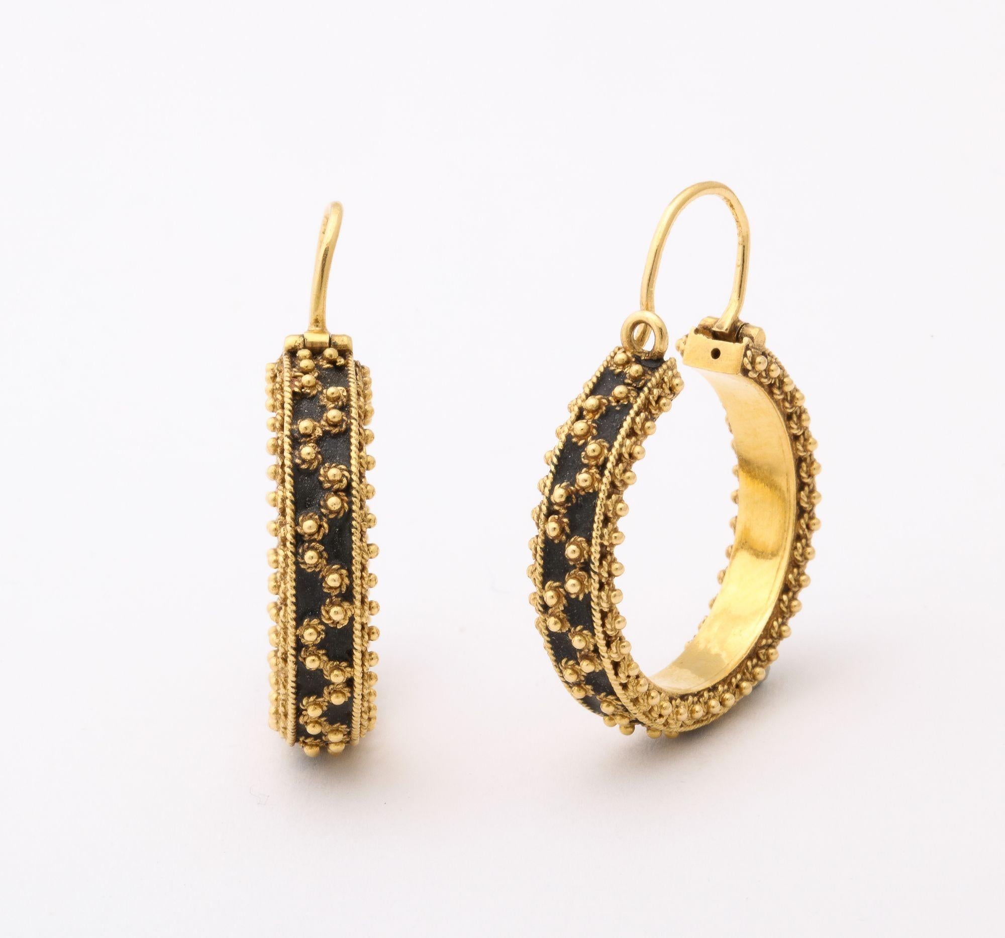 18 k Gold Articulated  Hoop Earrings With Bead Work For Sale 3