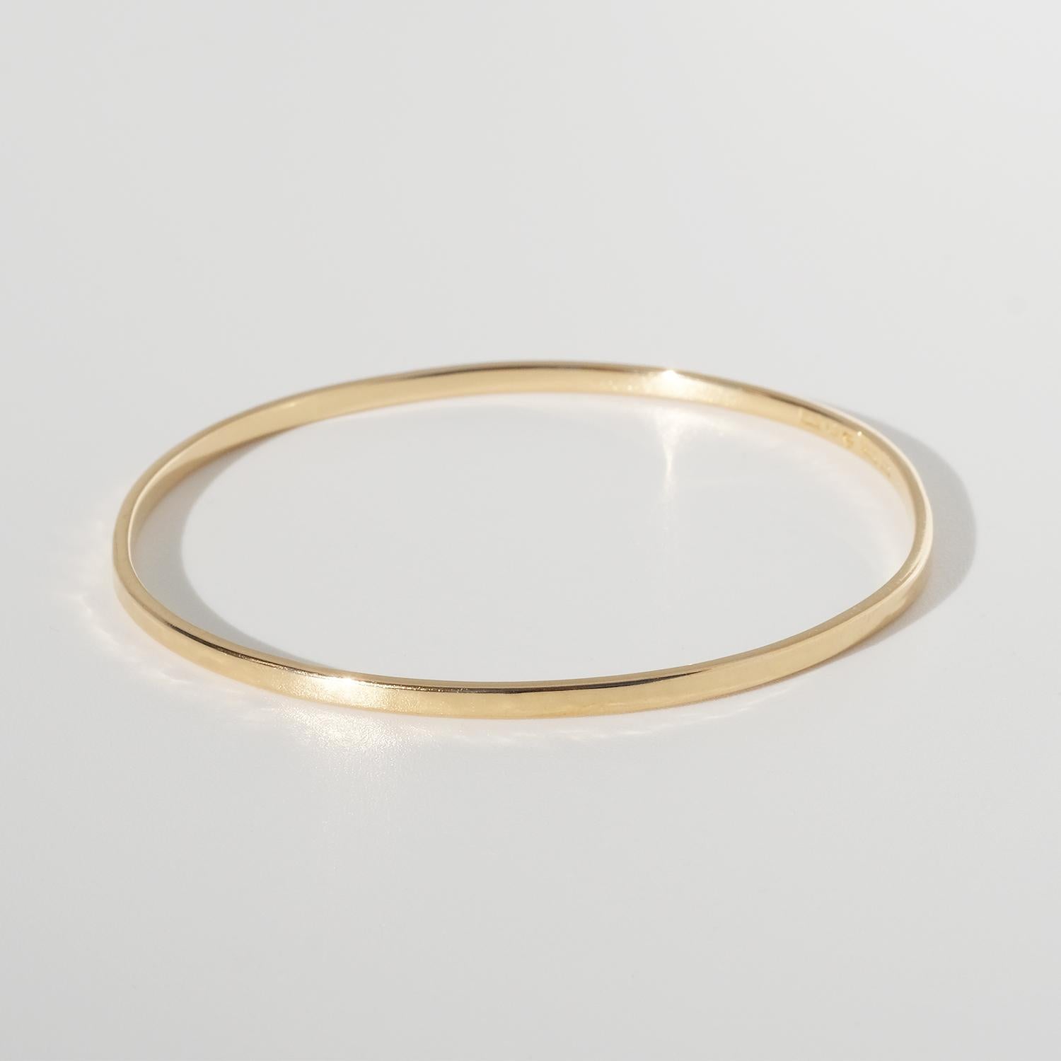 This 18 karat gold fashion bangle may be described as simple, elegant and classy. It may be worn at the office, in school or for the party. This is the perfect everyday jewelry.

Did you know that Rey Urban opened his shop in Stockholm, Sweden in