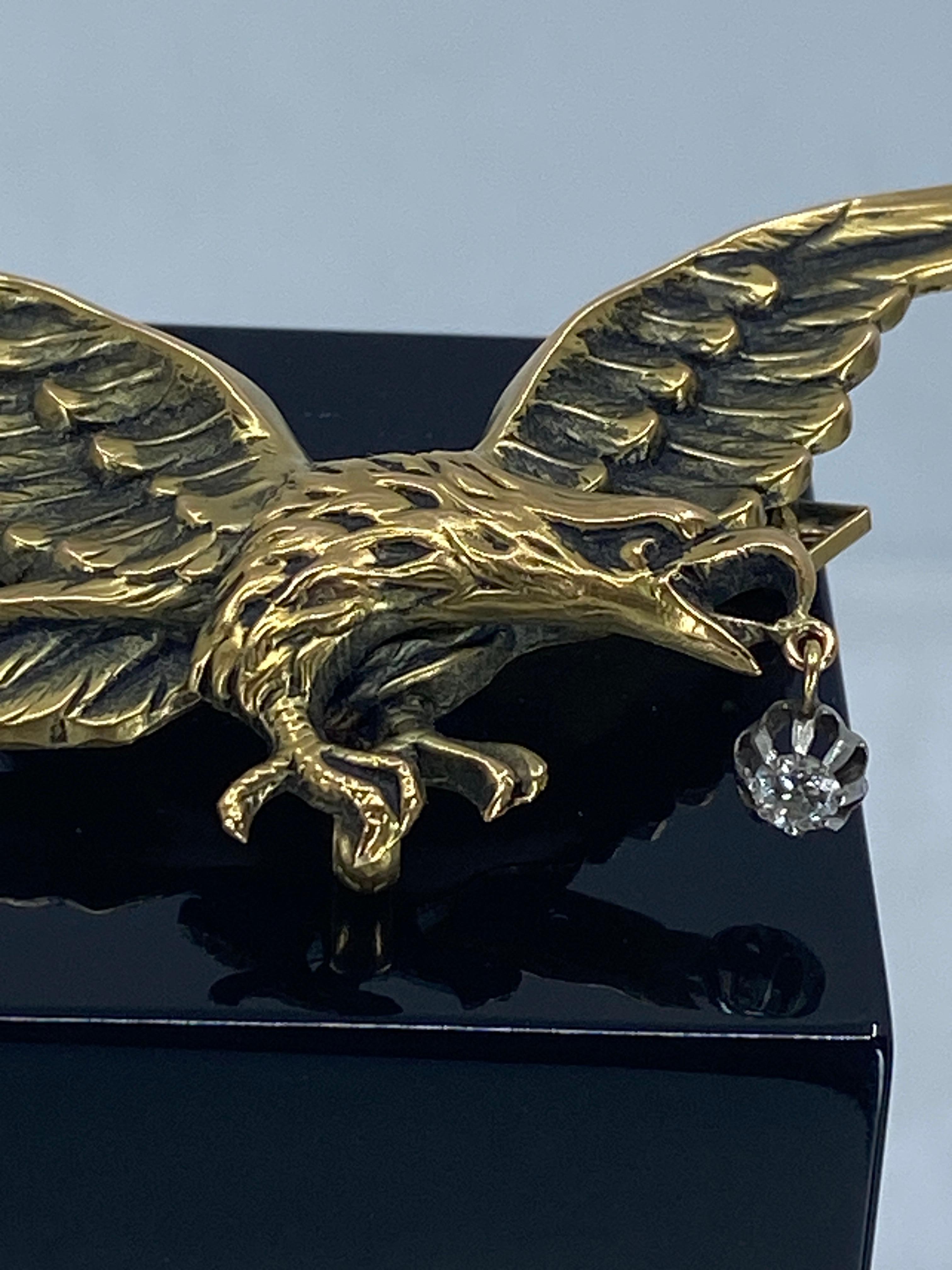 18k Gold Brooch: Eagle Holding a Diamond in Its Beak, Napoléon III For Sale 4