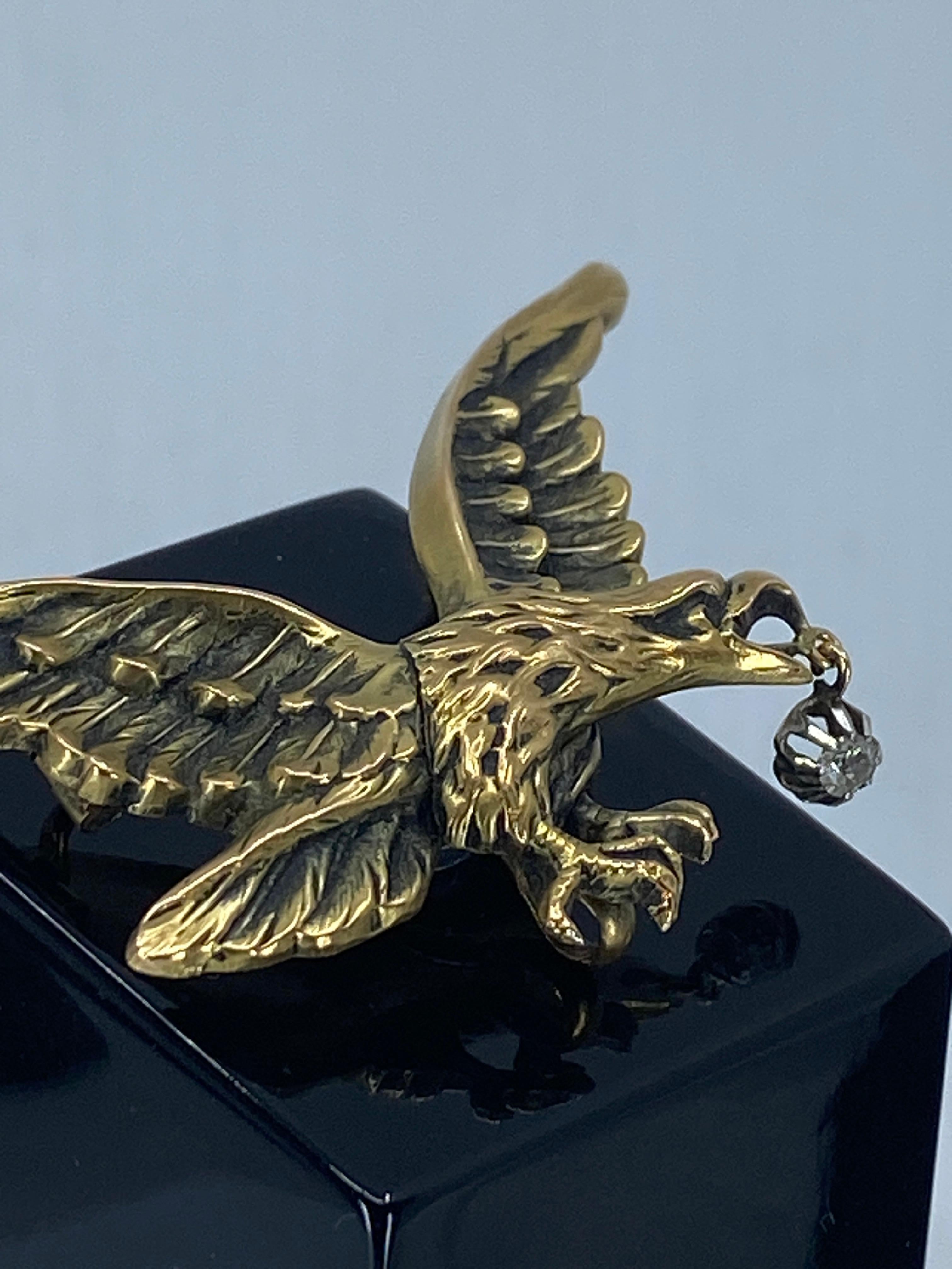 18k Gold Brooch: Eagle Holding a Diamond in Its Beak, Napoléon III For Sale 5