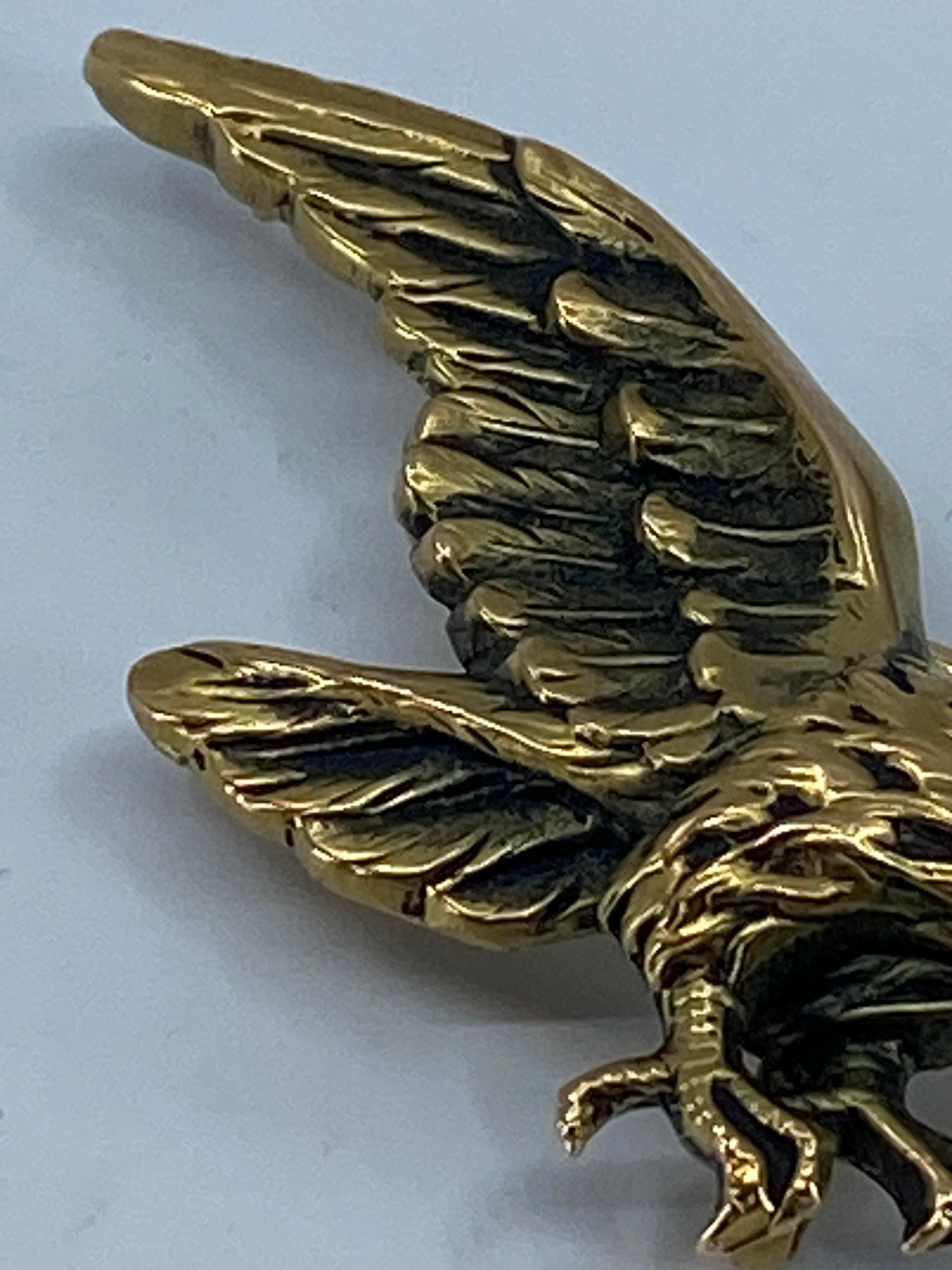 Women's or Men's 18k Gold Brooch: Eagle Holding a Diamond in Its Beak, Napoléon III For Sale