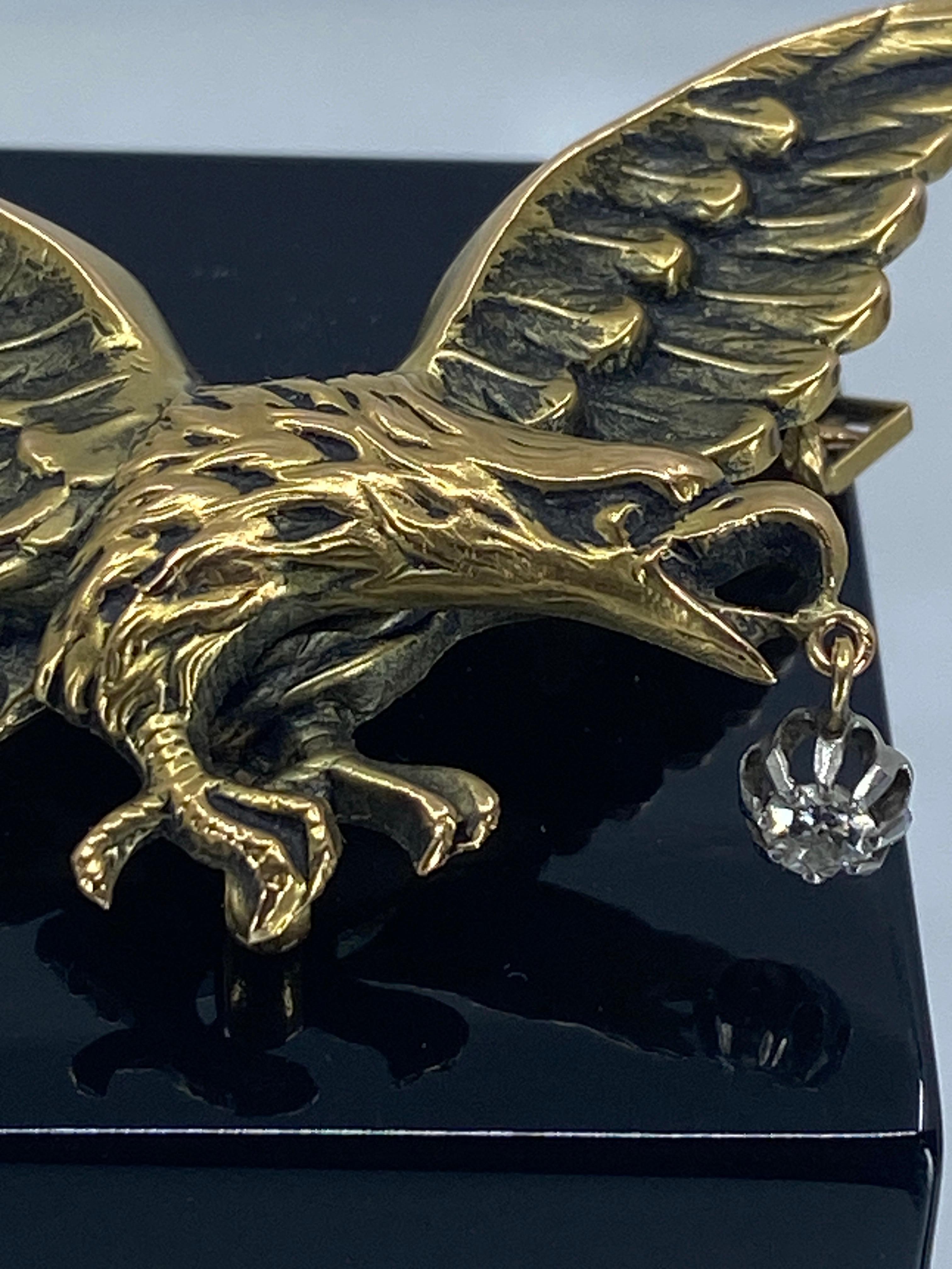Broche en or 18 carats : aigle tenant un diamant dans son bec, Napoléon III en vente 4