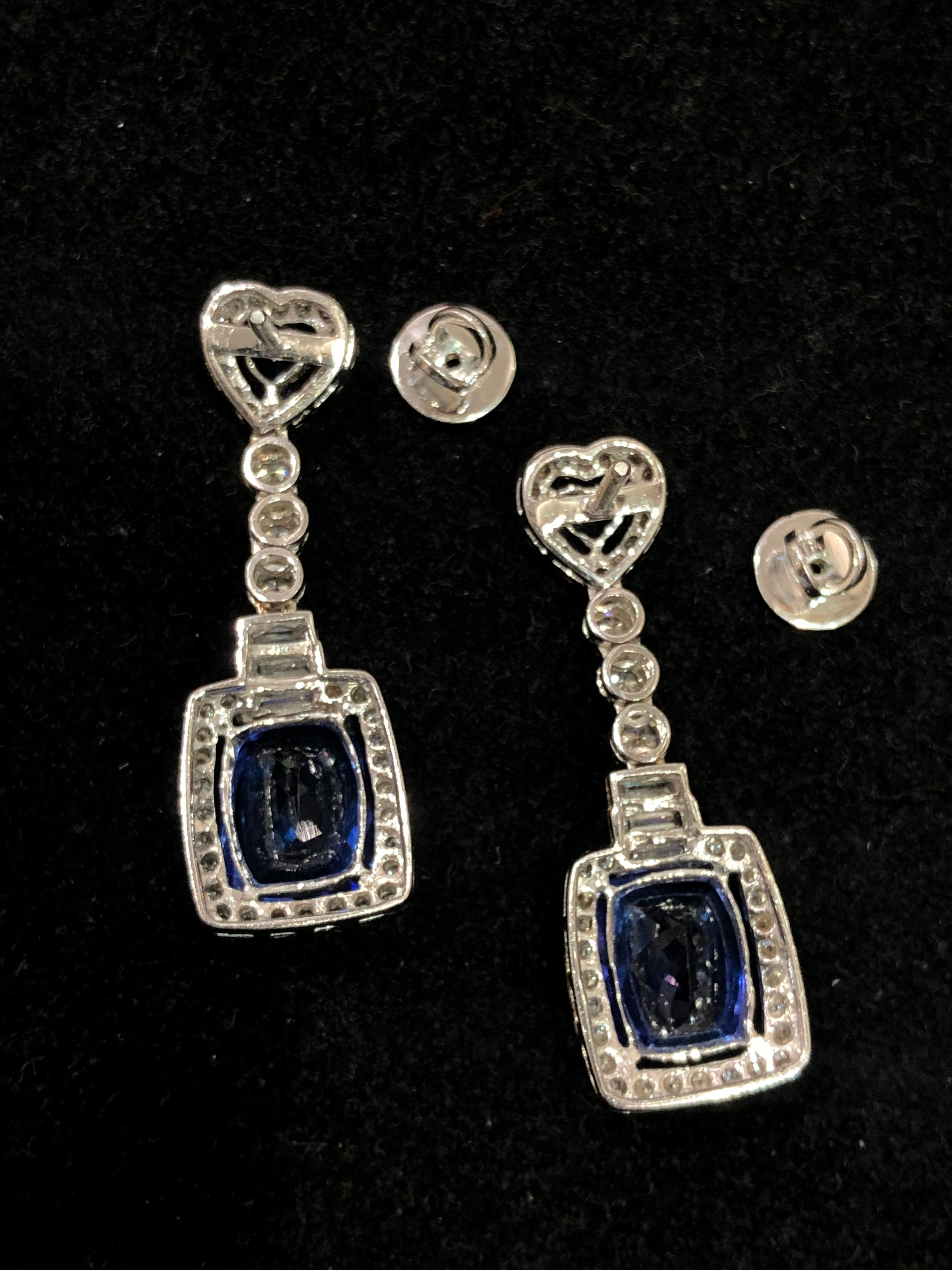 Contemporary 11.68 Carat Tanzanite Diamond 18k Gold Dangler Earrings