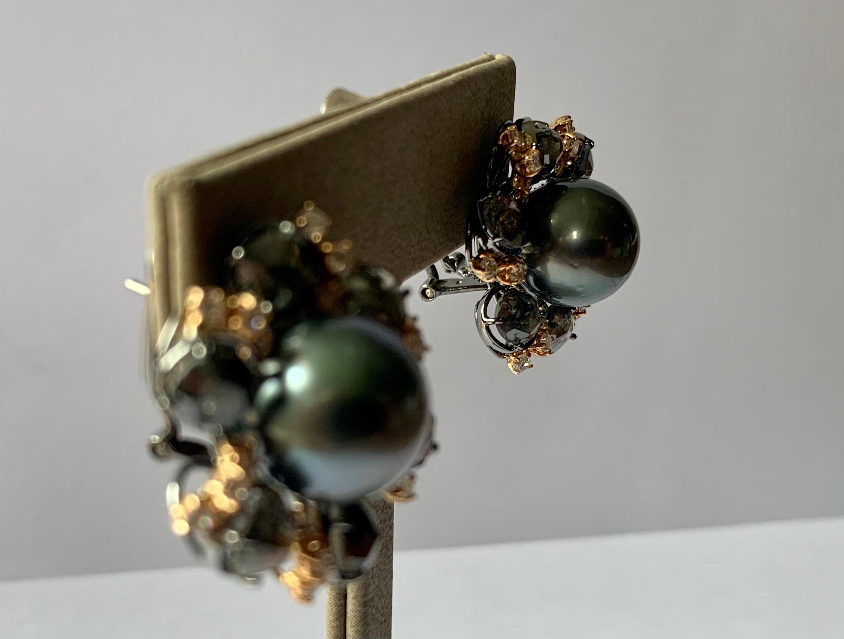 18 K Gold Earclips with Cut Und Uncut Rough Diamonds Tahitian Pearls For Sale 3