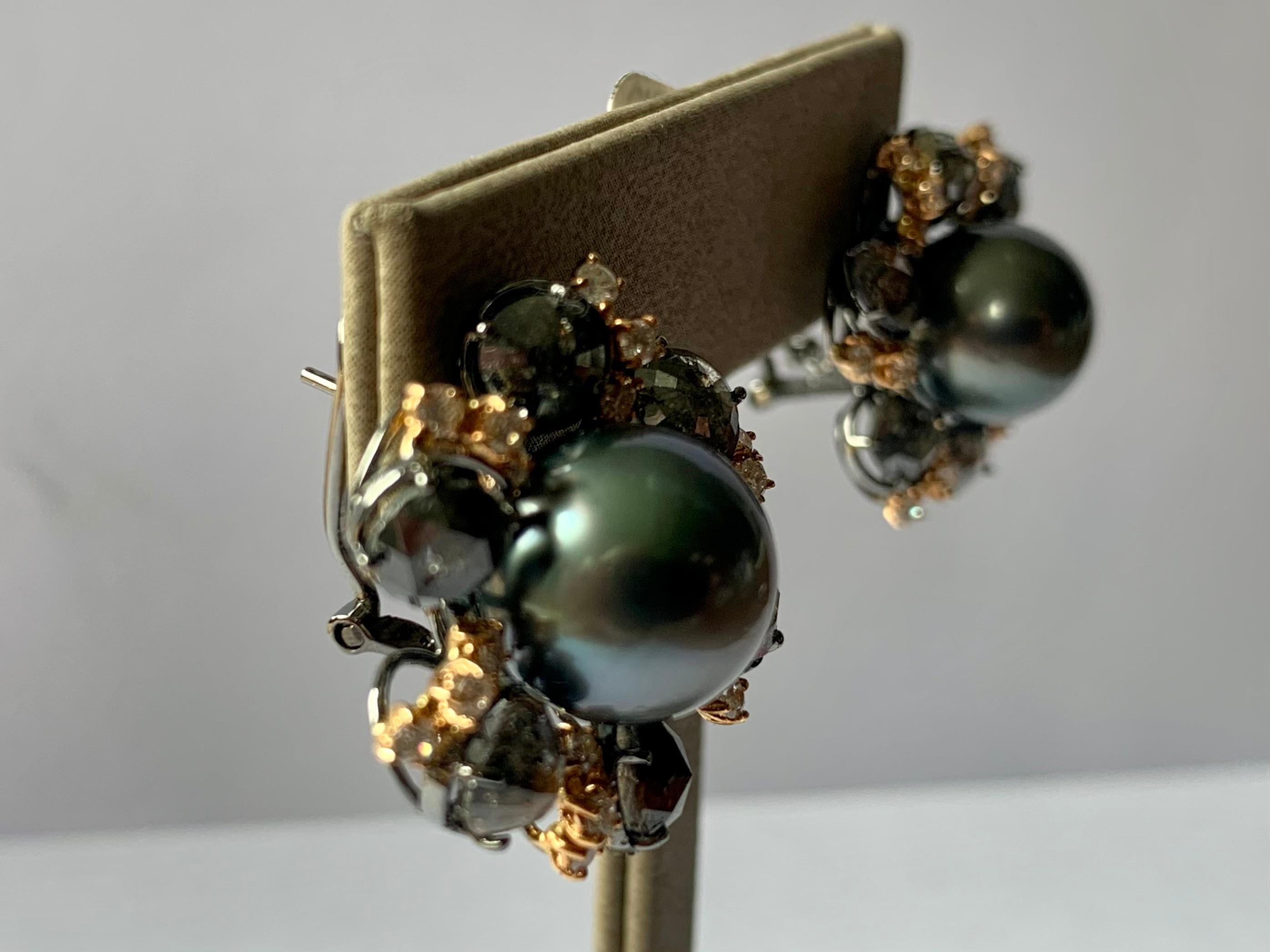 18 K Gold Earclips with Cut Und Uncut Rough Diamonds Tahitian Pearls For Sale 4