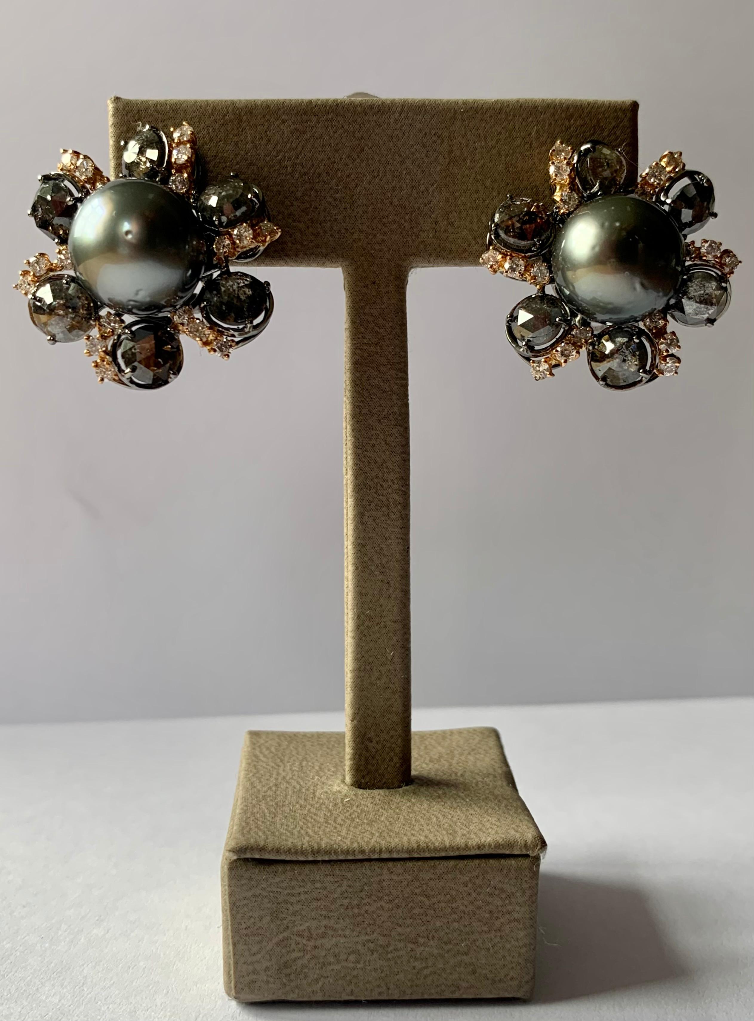 Women's or Men's 18 K Gold Earclips with Cut Und Uncut Rough Diamonds Tahitian Pearls For Sale