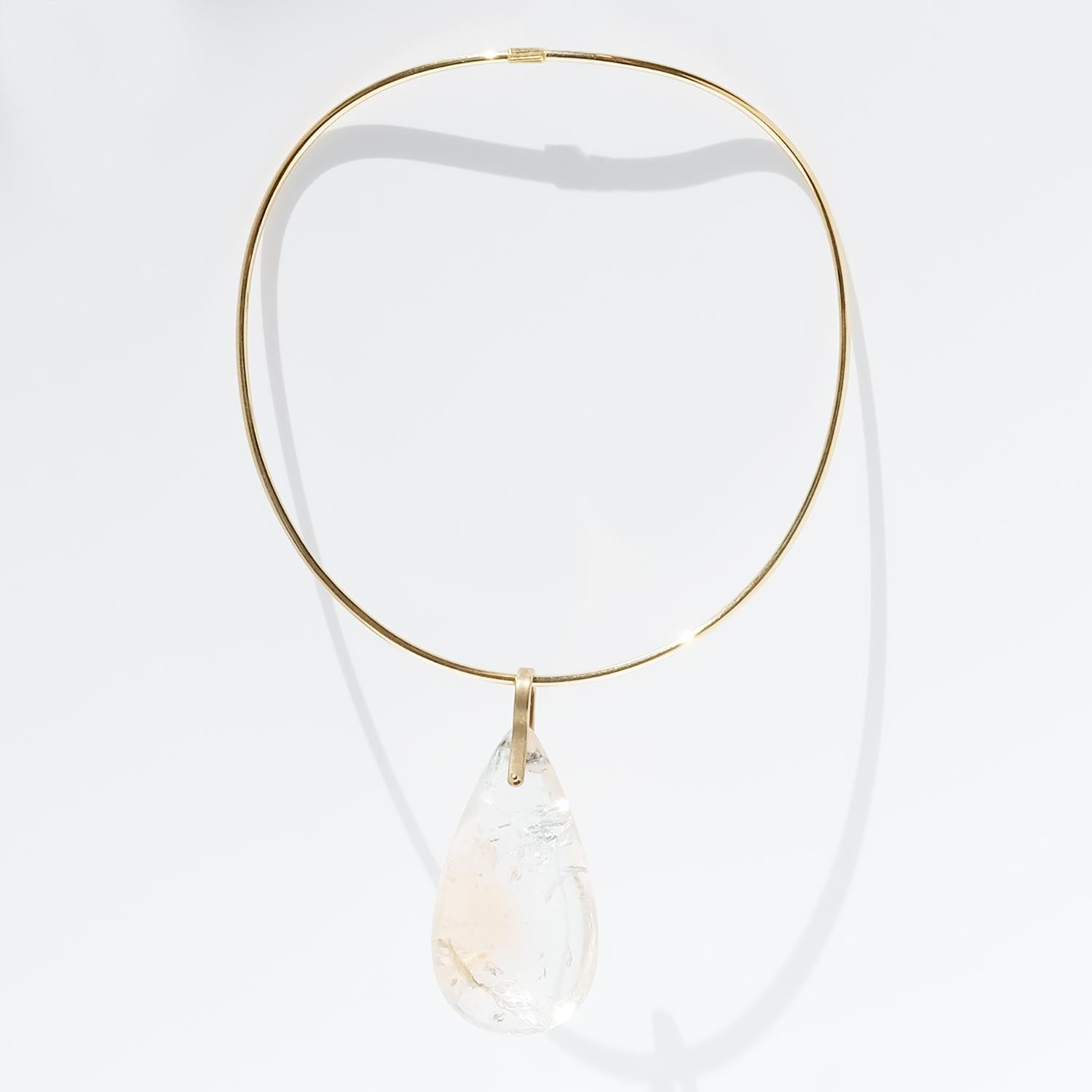 18 K Gold Necklace with Large Dropshaped Quartz Stone For Sale 4