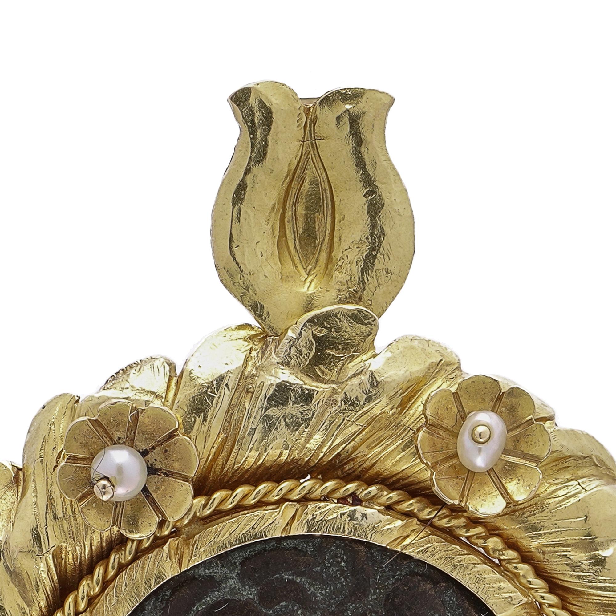 18 K Gold Pendant Featuring Ptolemaic Bronze Eagle-Thunderbolt Coin For Sale 3