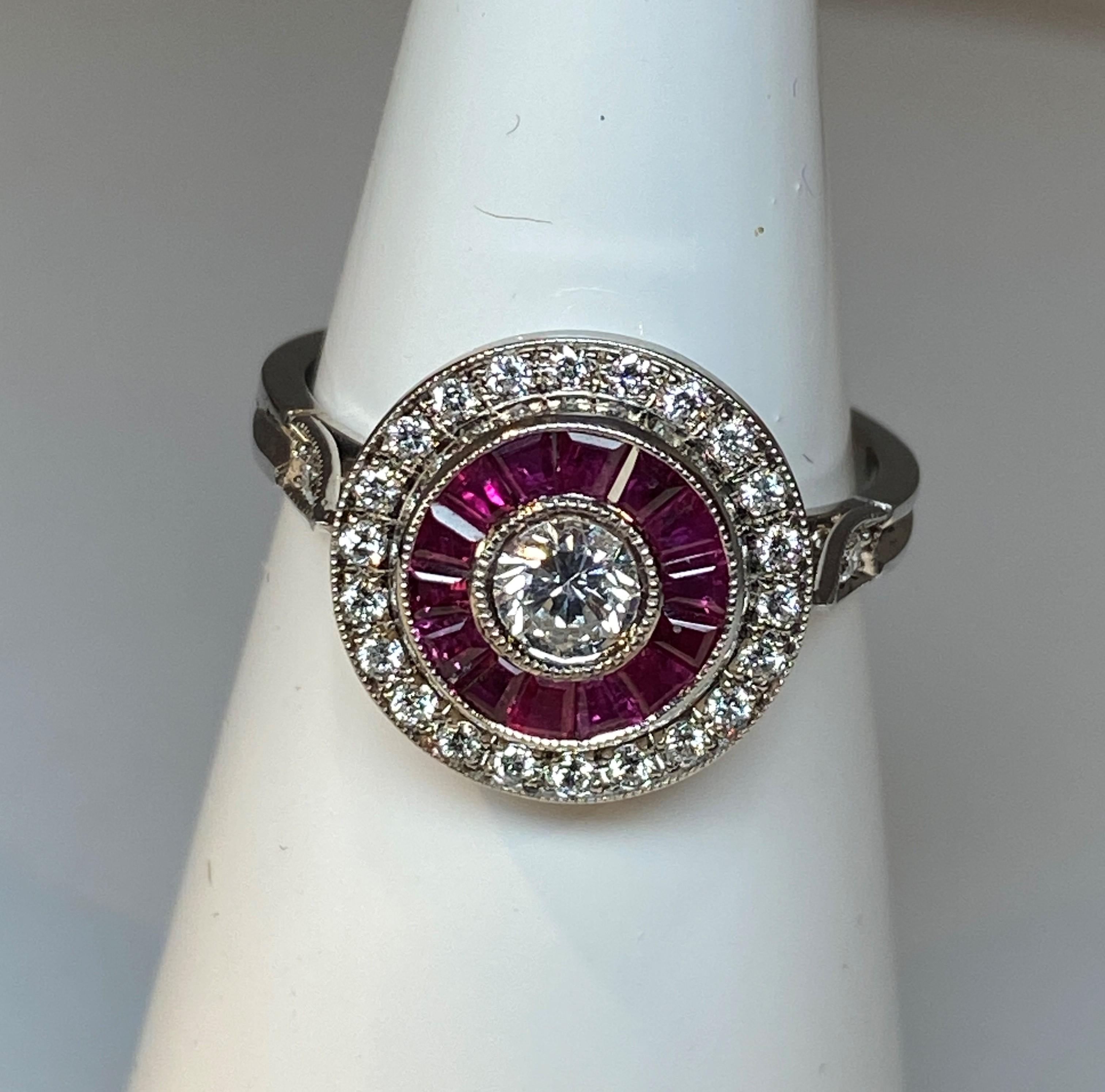 18k Gold Ring in Art Deco Style Set with Diamonds and Calibrated Rubies For Sale 2