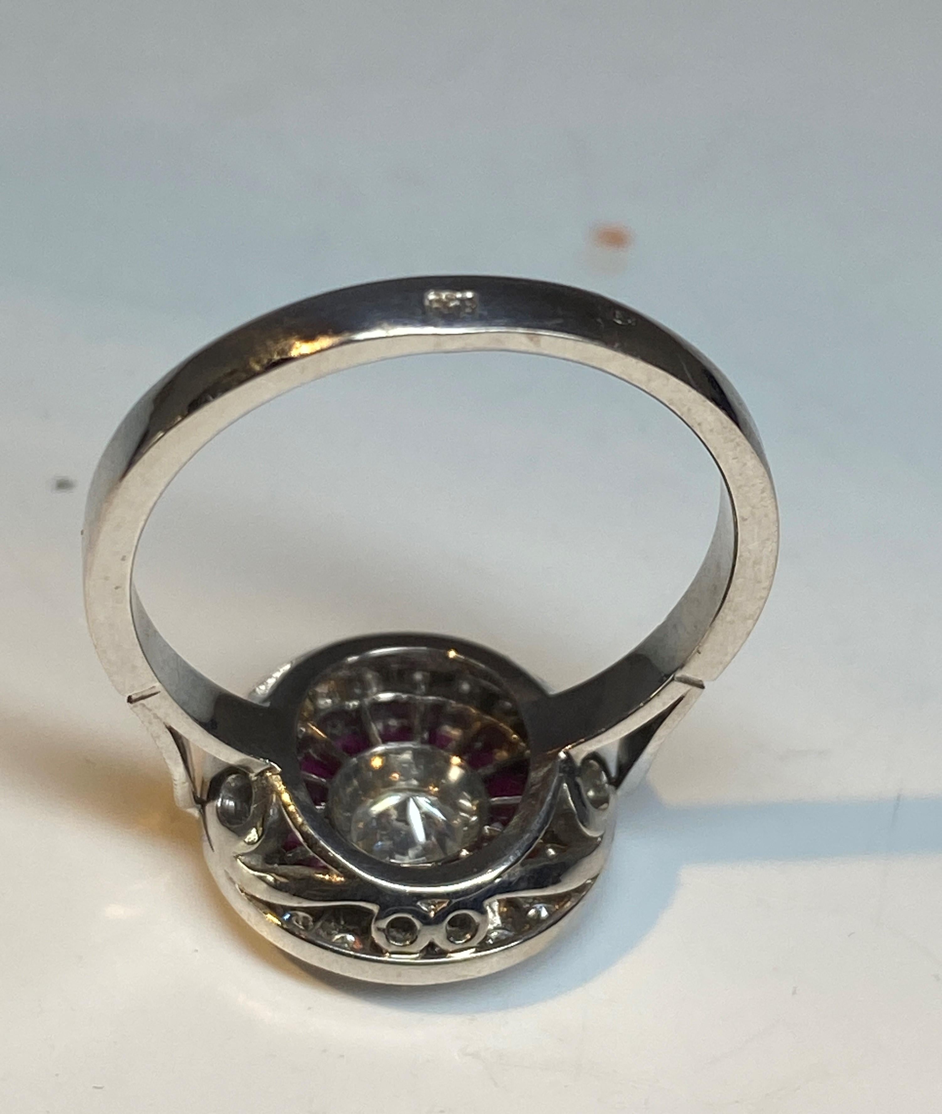 18k Gold Ring in Art Deco Style Set with Diamonds and Calibrated Rubies For Sale 4