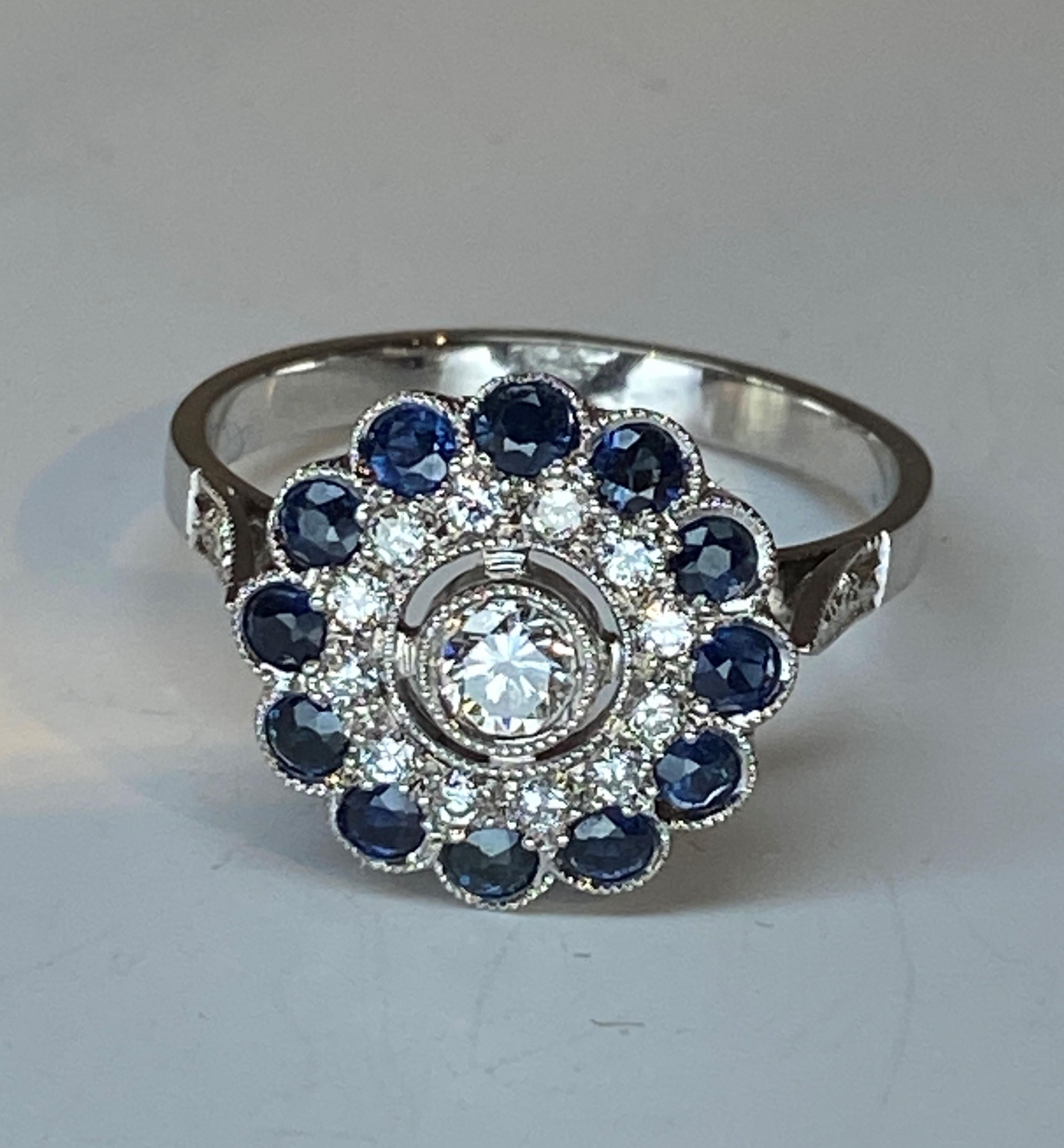 18K Gold Ring in Art Deco Style Set with Sapphires and Diamonds For Sale 4