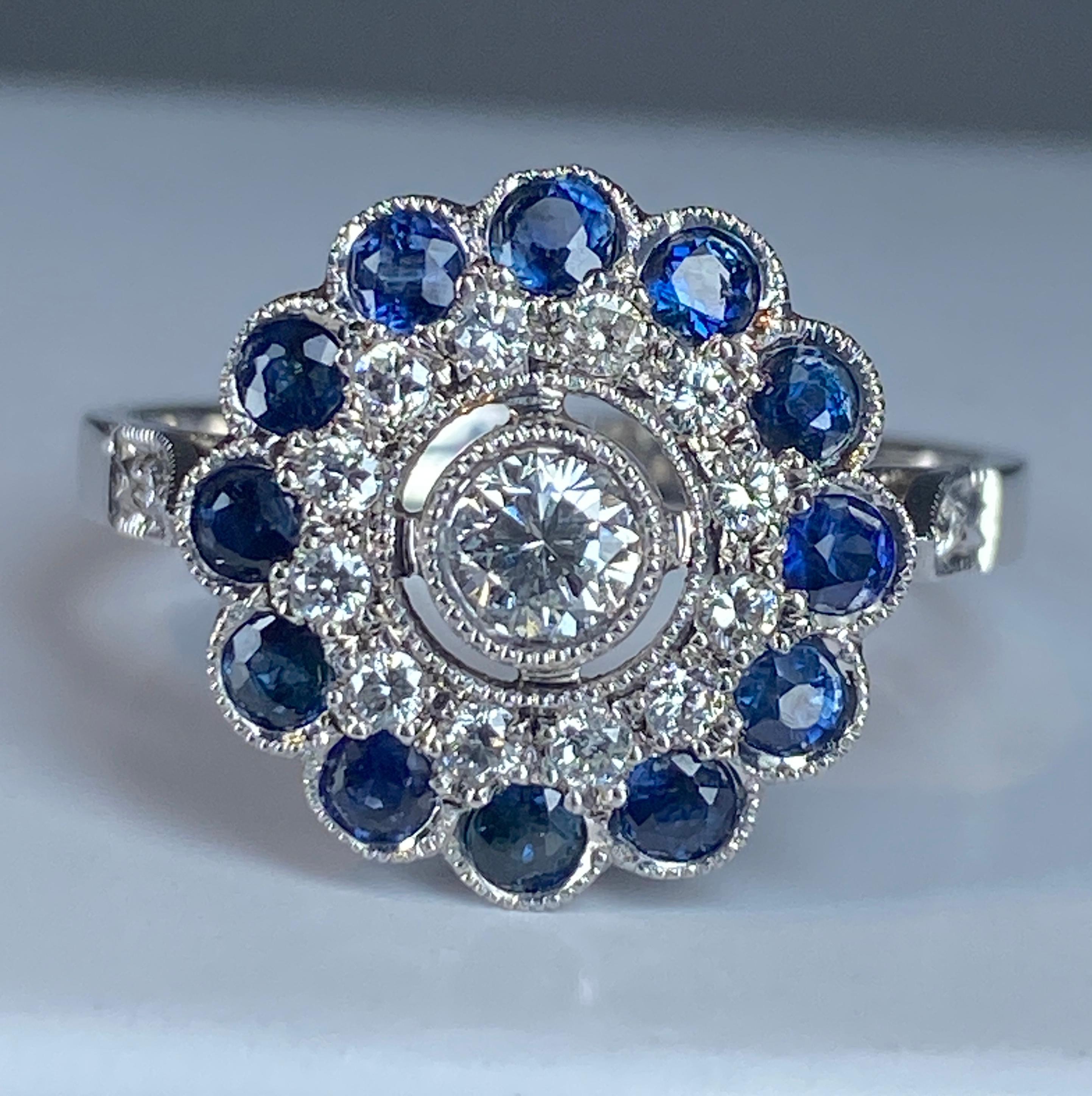 Women's or Men's 18K Gold Ring in Art Deco Style Set with Sapphires and Diamonds For Sale