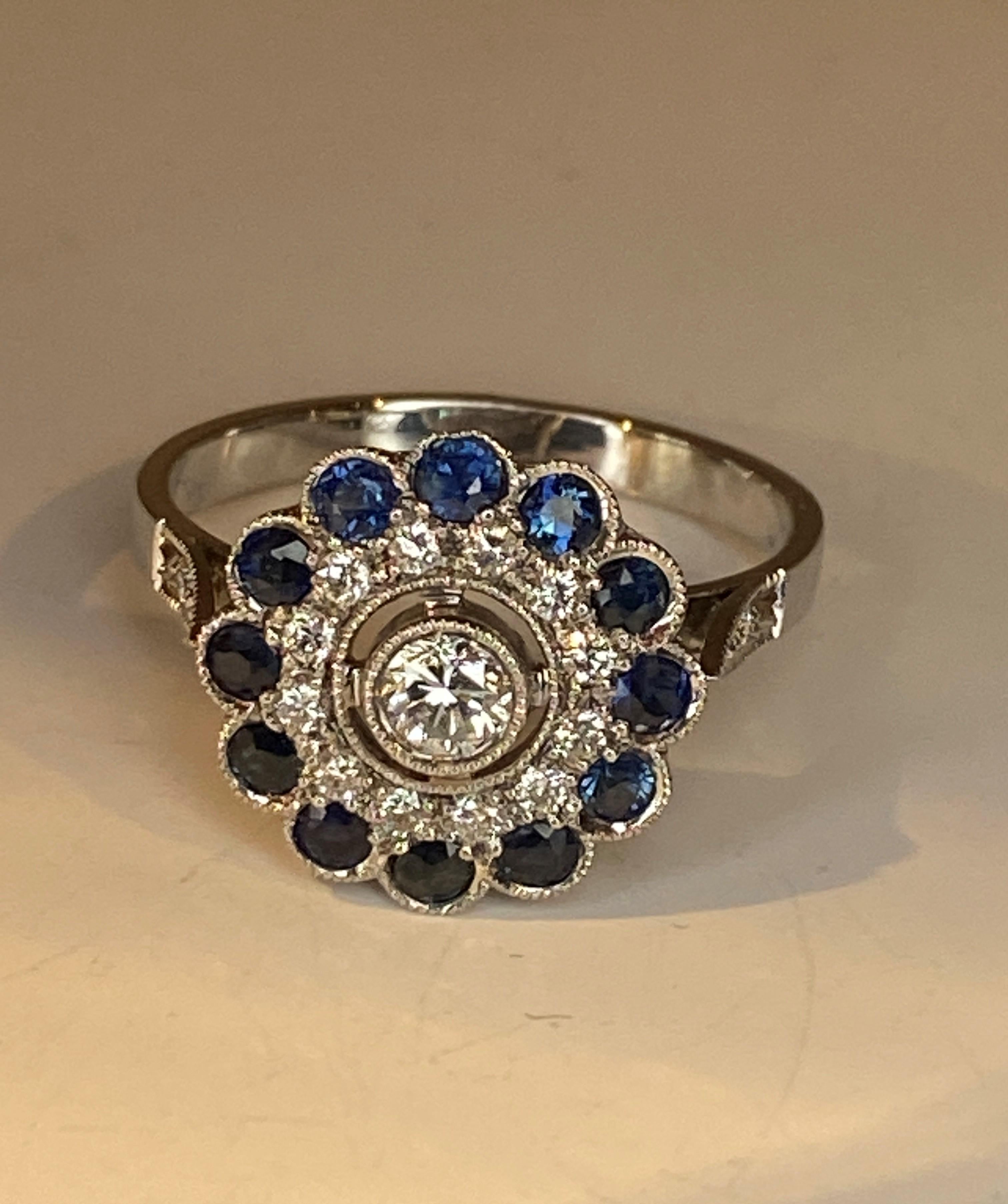 18K Gold Ring in Art Deco Style Set with Sapphires and Diamonds For Sale 2