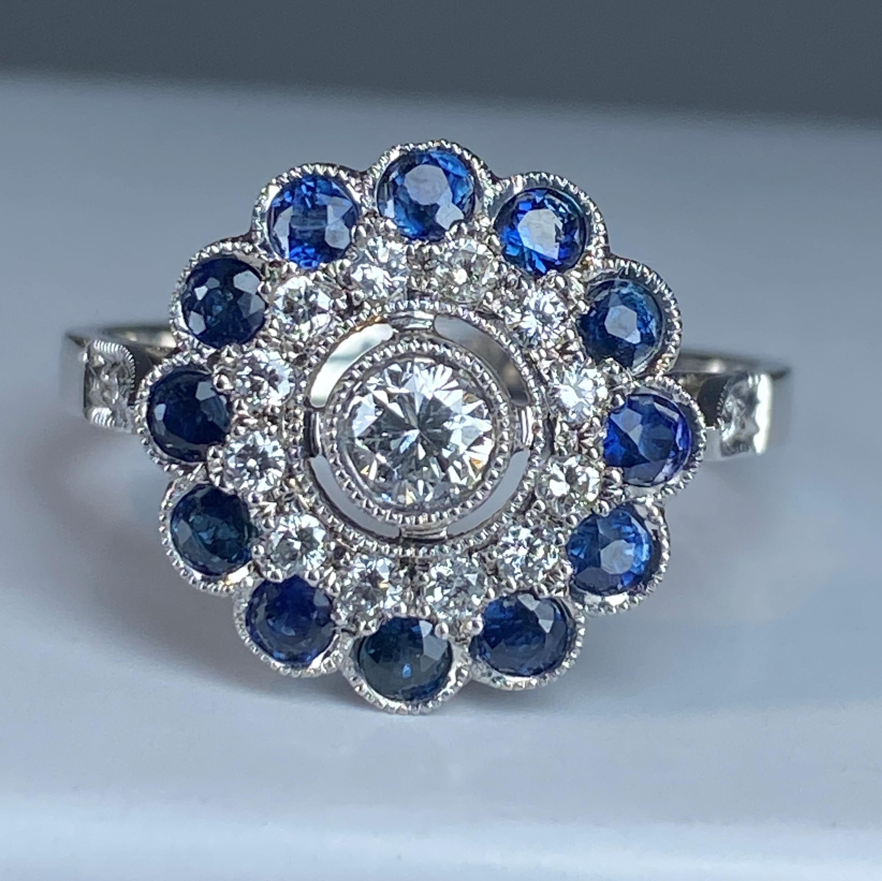 18K Gold Ring in Art Deco Style Set with Sapphires and Diamonds For Sale 3