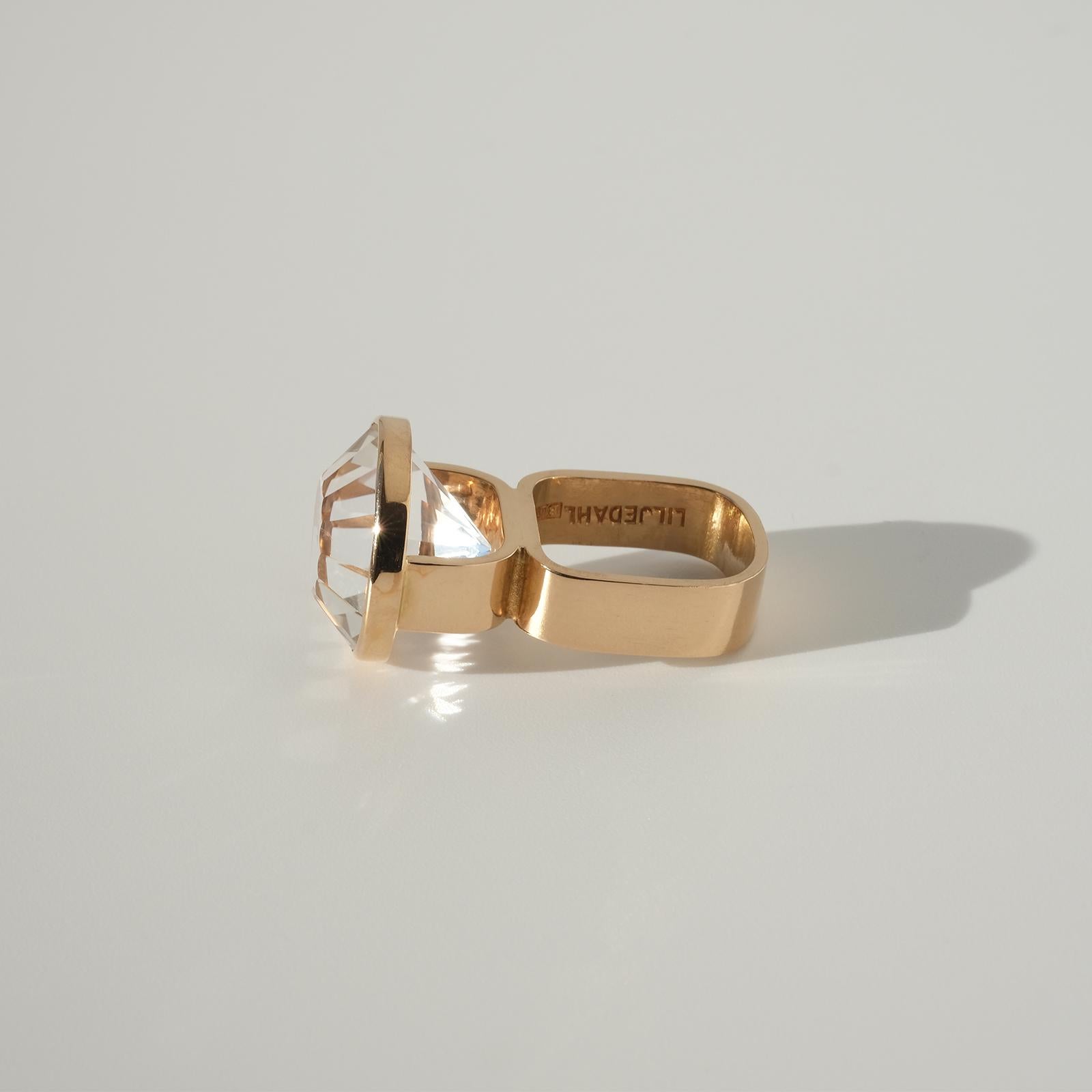 This luxurious 18 karat gold ring has a very unusual shape with its square shaped shank and its large brilliant cut rock crystal shown in cross section.

This is a ring perfect for coctail partys and social gatherings in general.

Did you know that