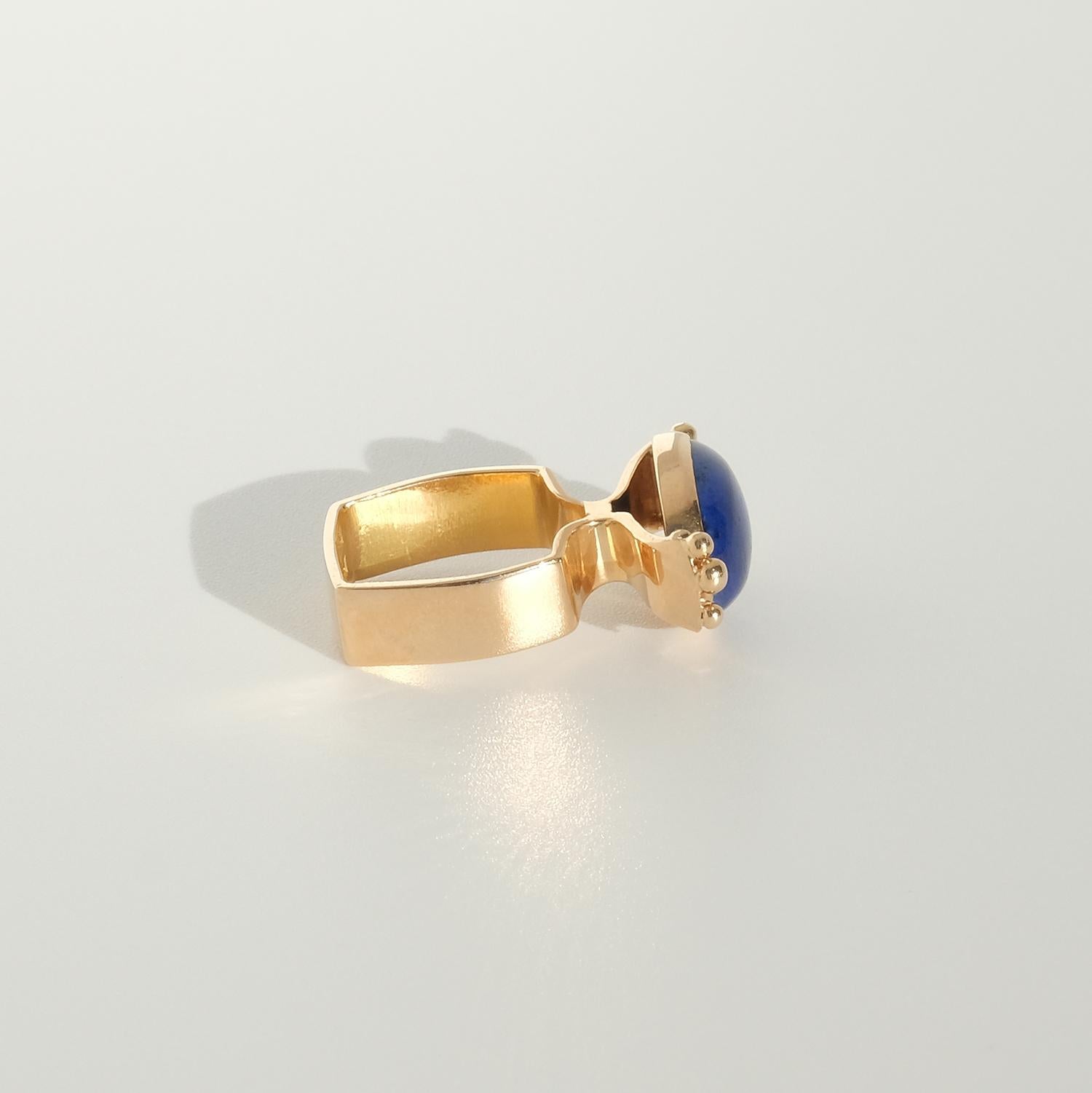 18 K Gold Ring with a Cabochon Cut Lapis Lazuli Stone, Made in 1972 For Sale 7