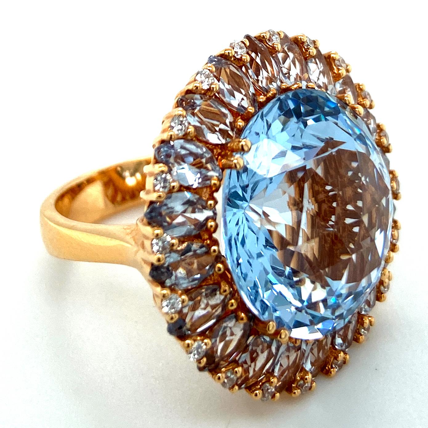 Women's or Men's 18kt Pink Gold Ring with 23.70ct Topaz & 0.20ct Diamonds Cocktail Ring For Sale