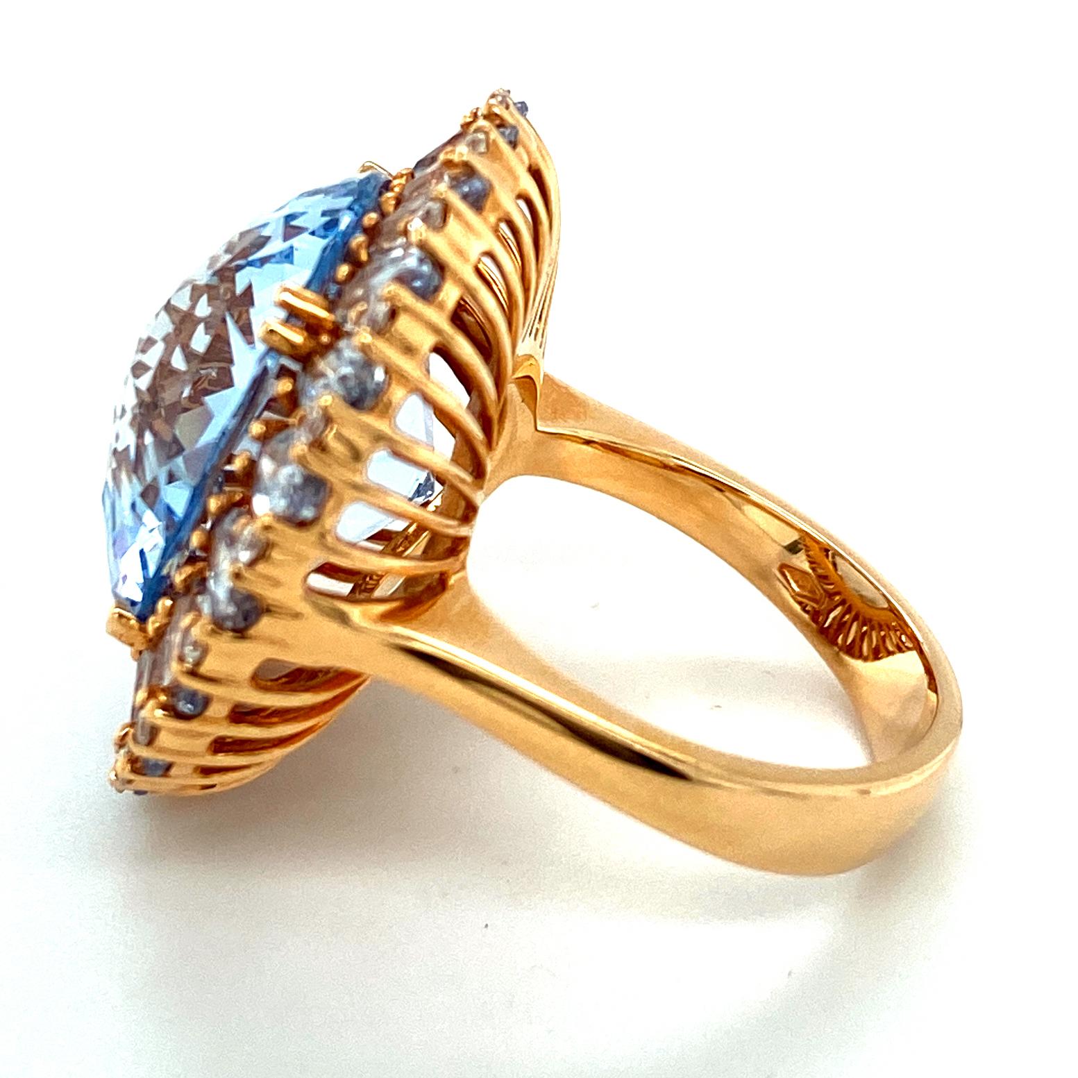 18kt Pink Gold Ring with 23.70ct Topaz & 0.20ct Diamonds Cocktail Ring For Sale 4
