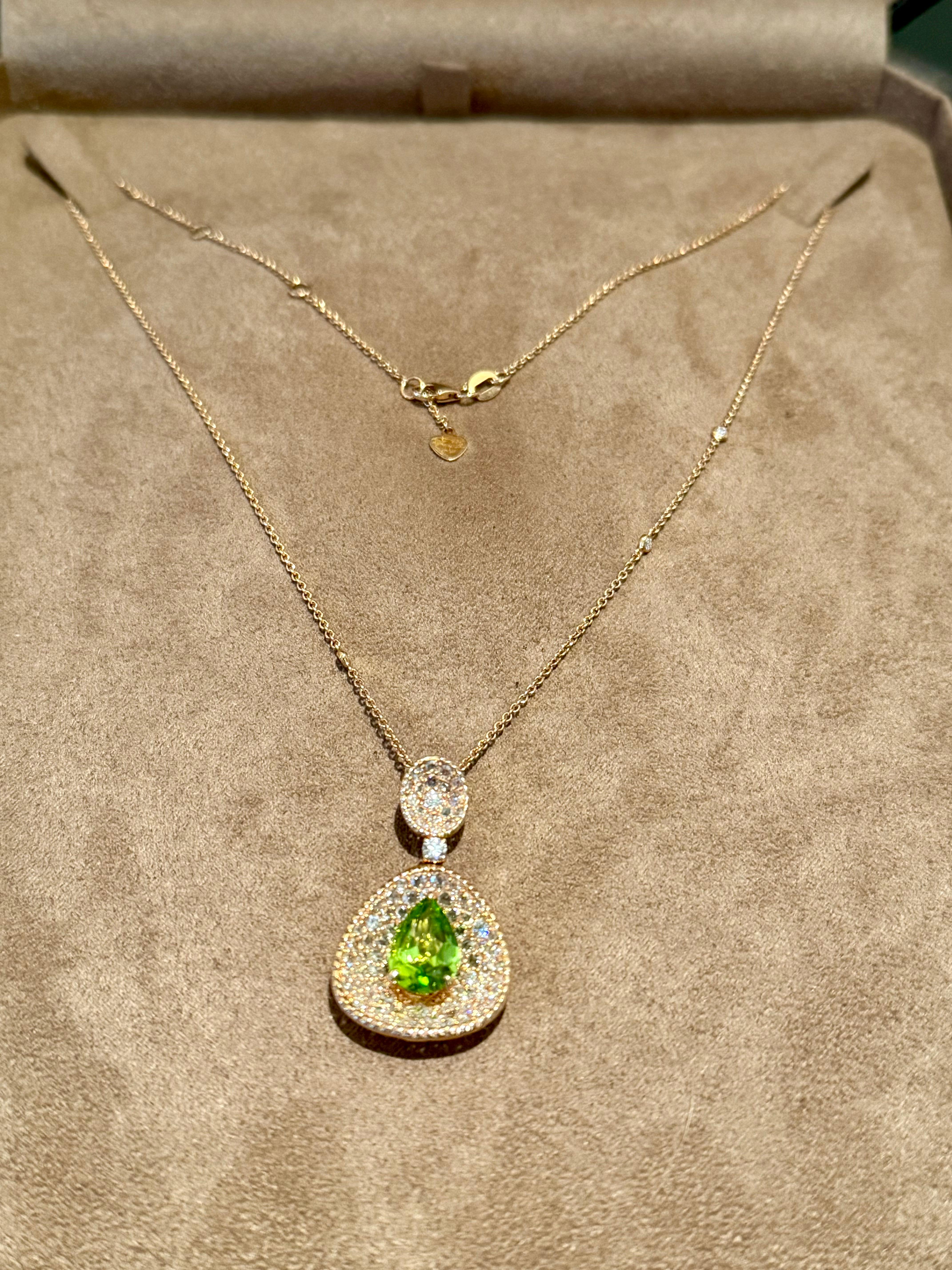 Donna 18 K rose Gold Chain with Peridot Diamond Pendant in vendita