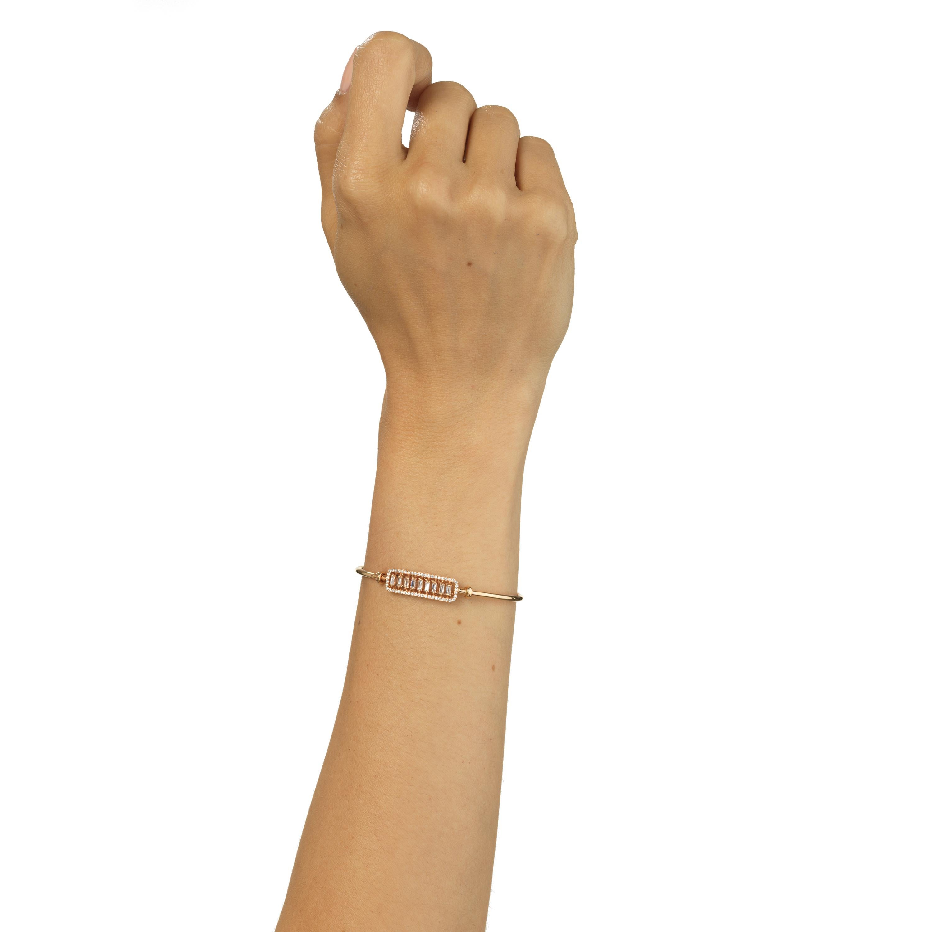 This 18 Karat rose gold bracelet takes elegance up a notch. Featured with 9 individually set baguette diamonds framed within 50 pave round diamonds. It comes with a latch lock for safety.
JEWELRY SPECIFICATION:
Approx. Gross Weight: 8.03