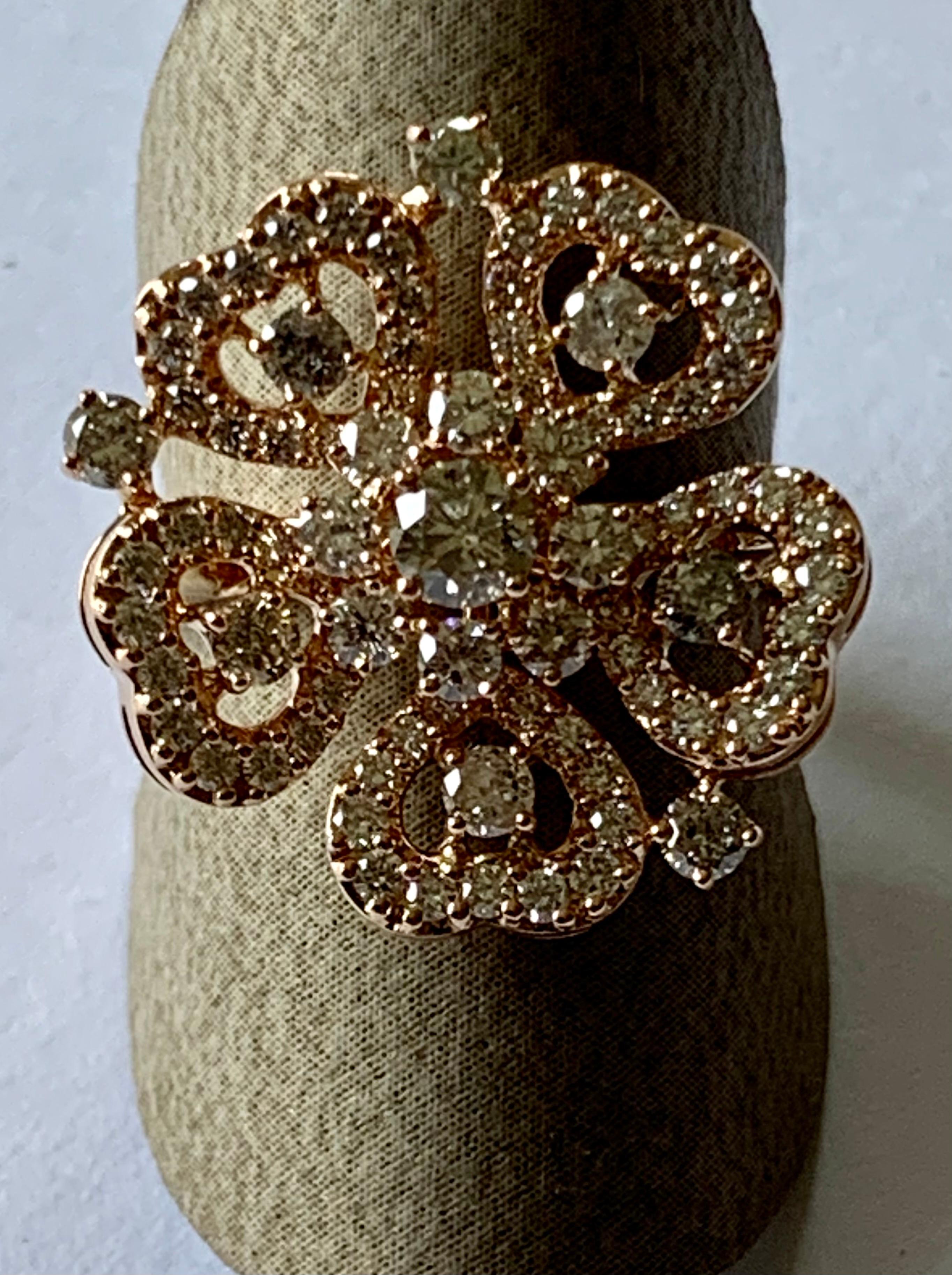 Contemporain Bague à fleurs en or rose 18 carats avec diamants en vente