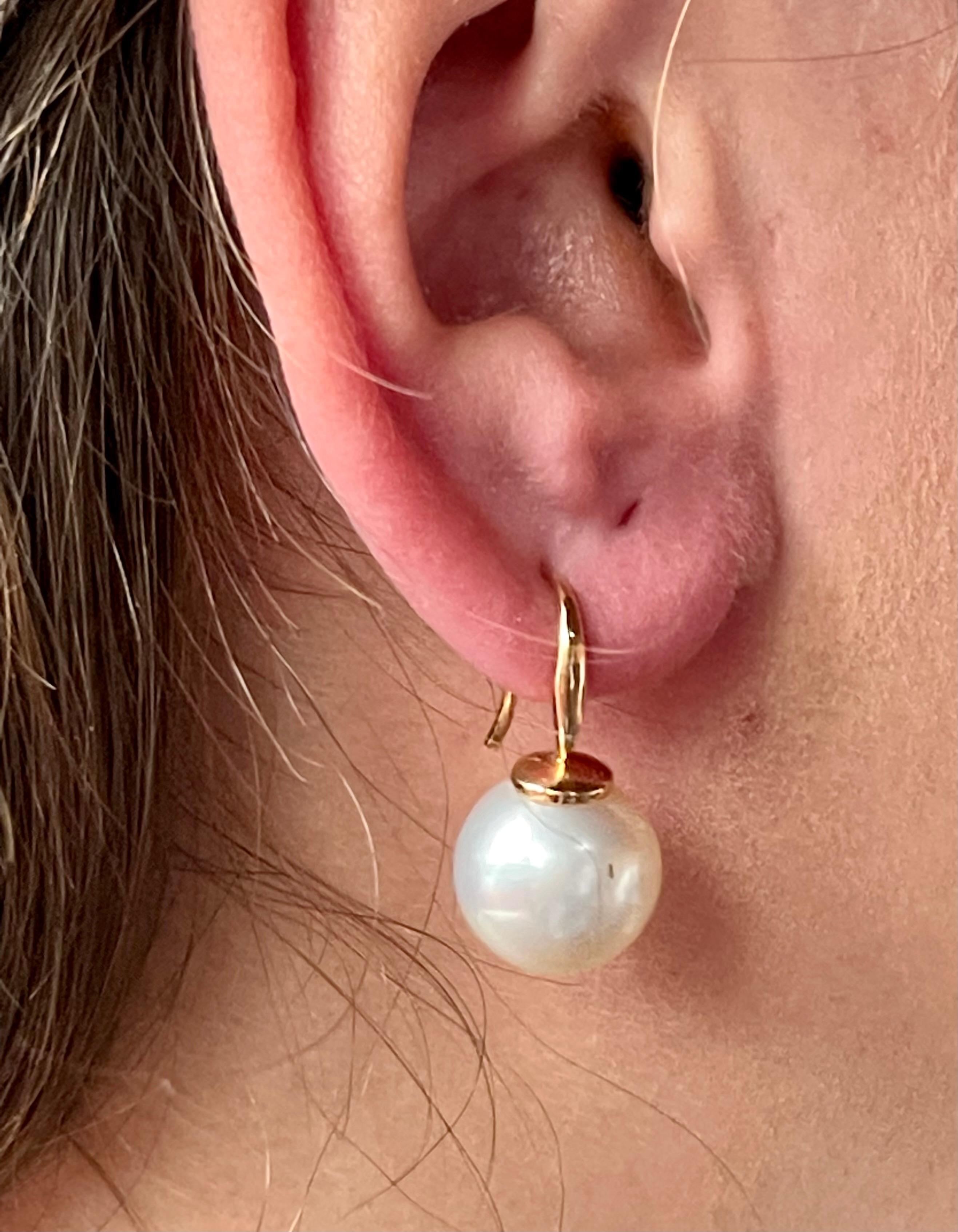 18 karat gold pearl earrings