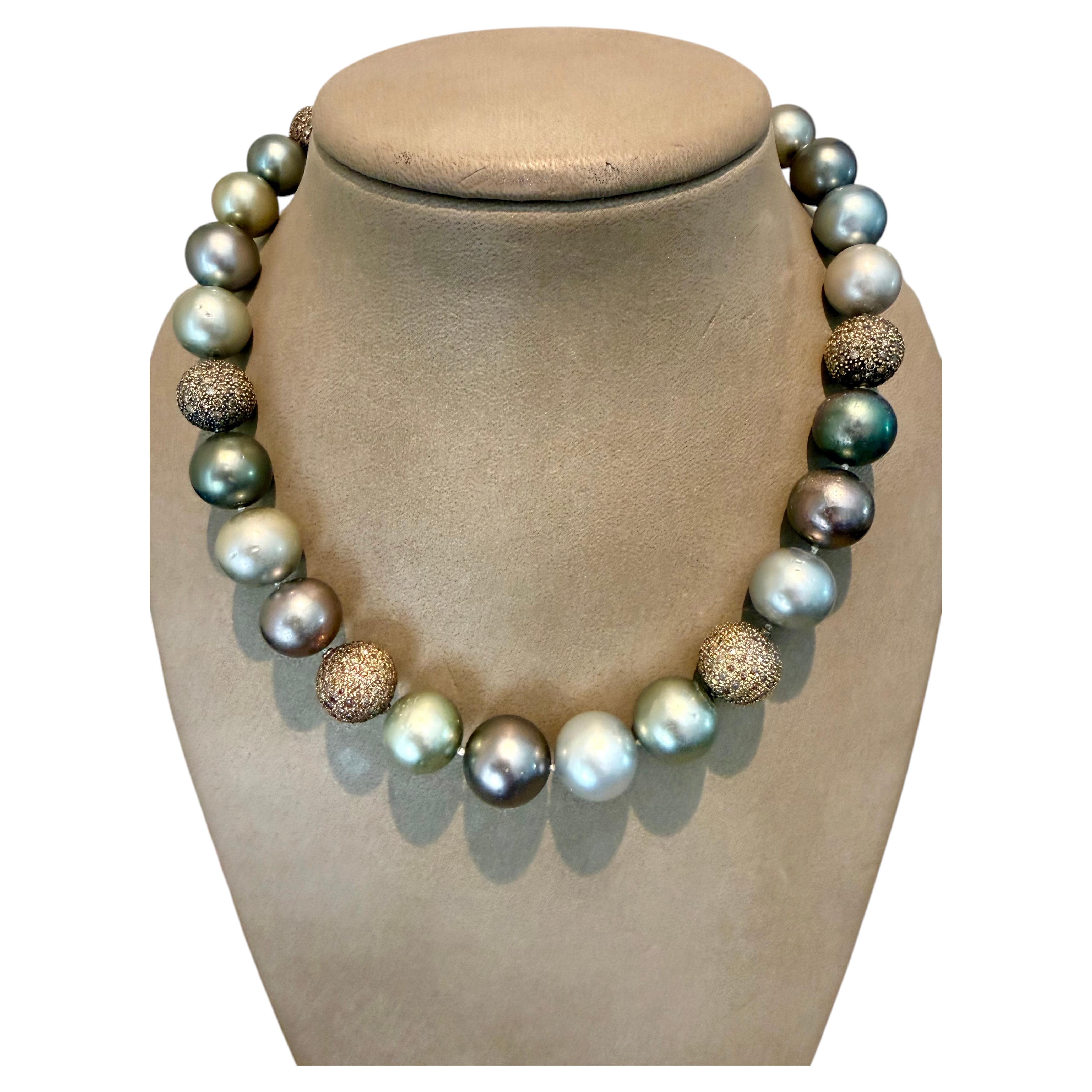 Collier de perles de Tahiti multicolores en or rose 18 K Boules de diamants