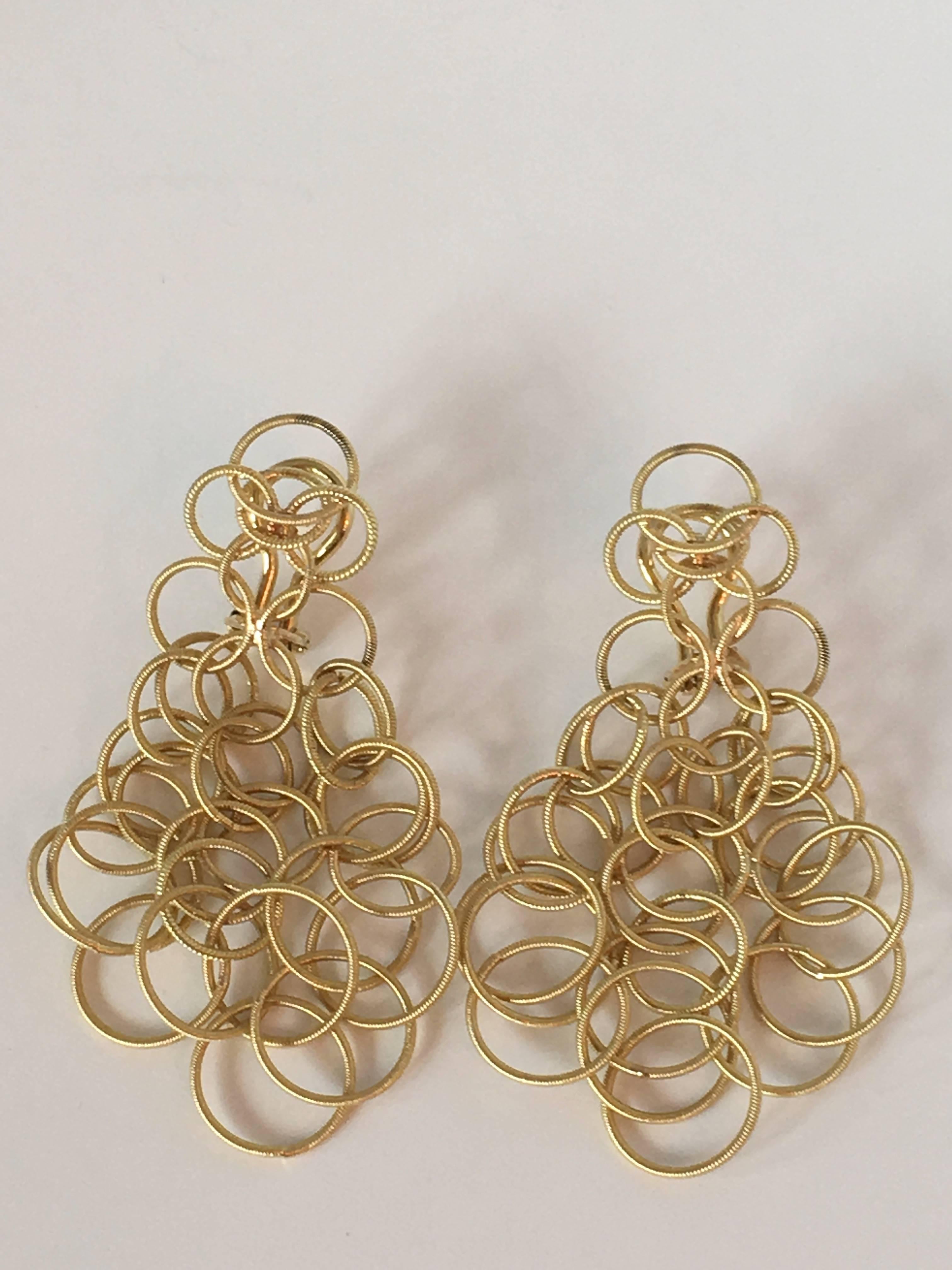 tweested  18 k solid gold circle chandelier earrings gold brushed gold 20,60 gr. total length 6cm total weight 10,30 each.
All Giulia Colussi jewelry is new and has never been previously owned or worn. Each item will arrive at your door beautifully