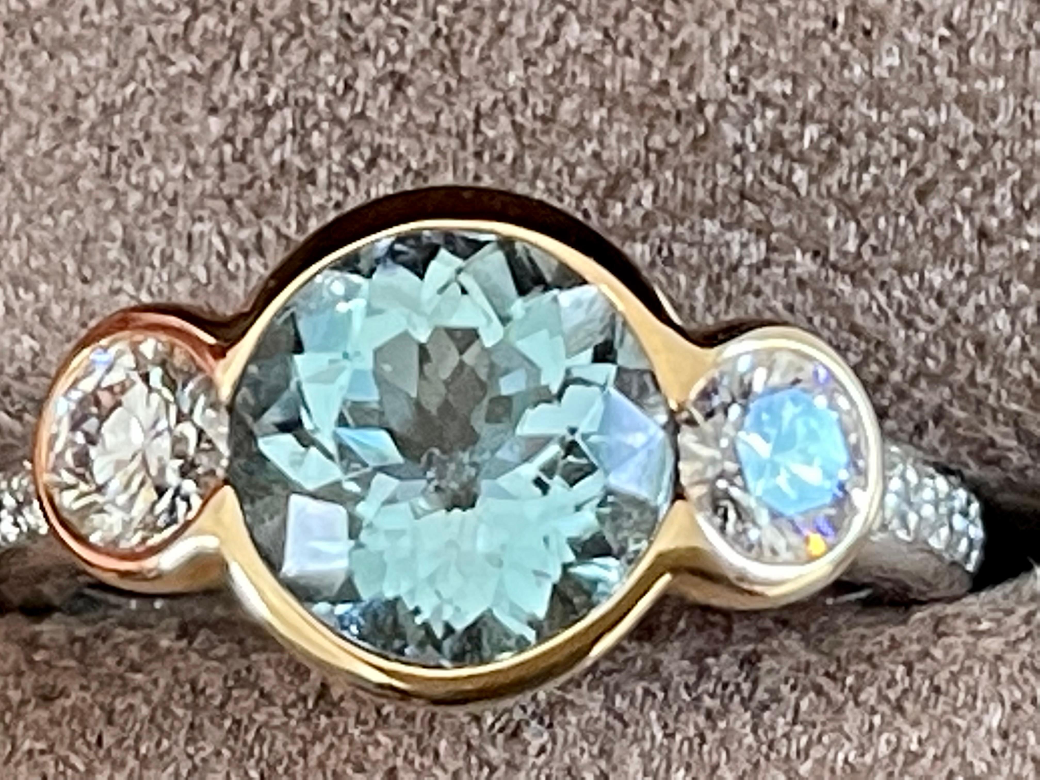 18 K White and Rose Gold Three Stone Ring Aquamarine Diamonds Gübelin Lucerne For Sale 4