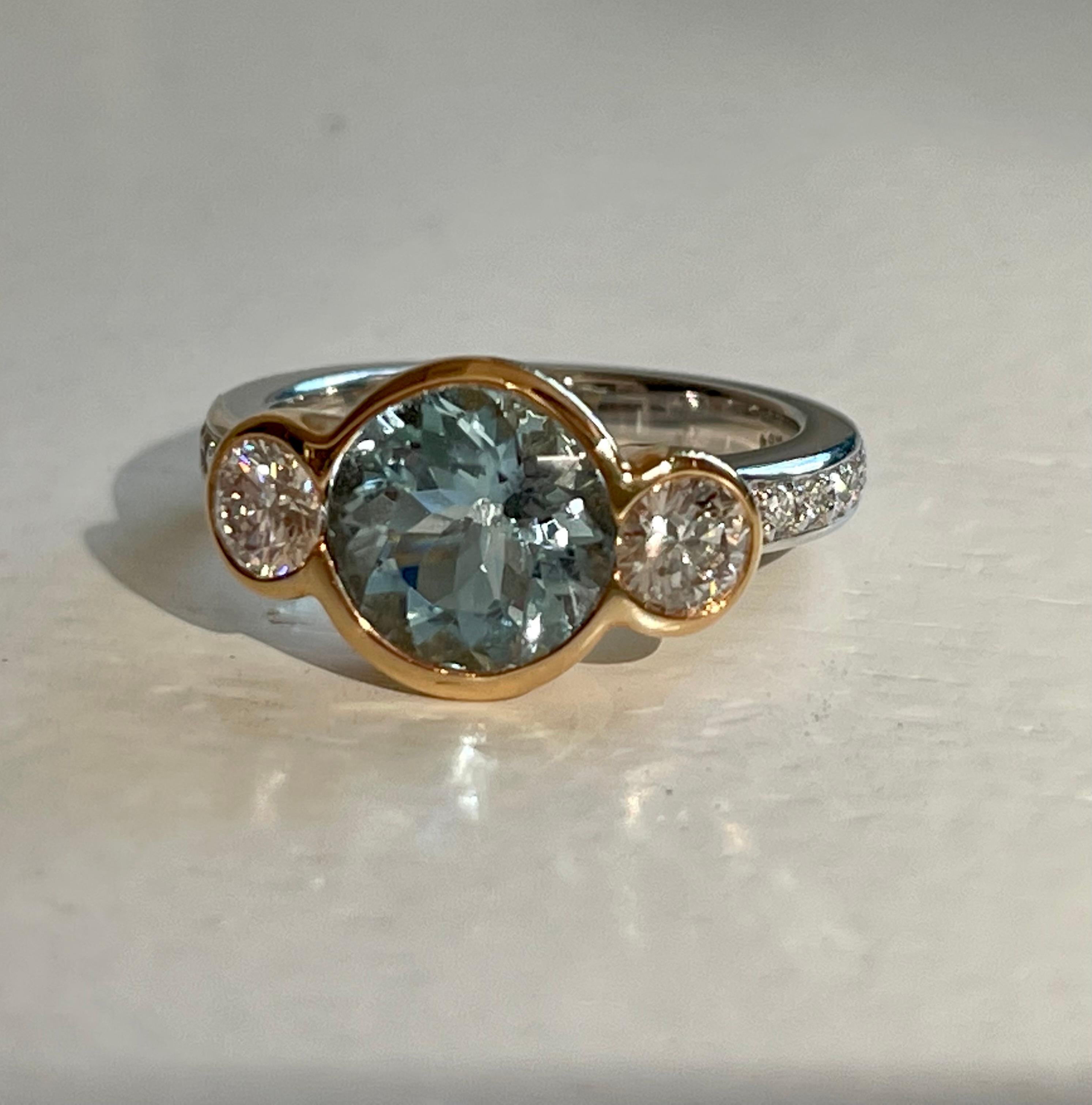 18 K White and Rose Gold Three Stone Ring Aquamarine Diamonds Gübelin Lucerne For Sale 7
