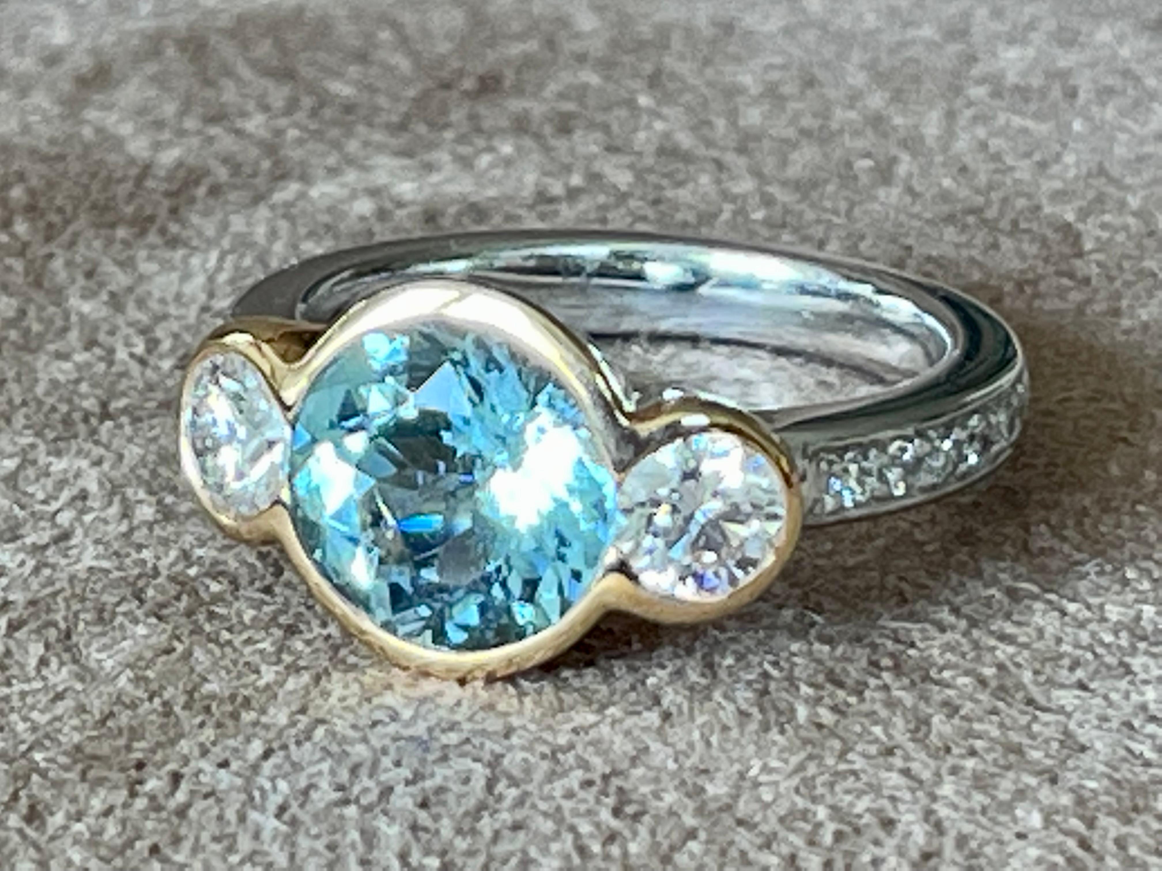 18 K White and Rose Gold Three Stone Ring Aquamarine Diamonds Gübelin Lucerne For Sale 1