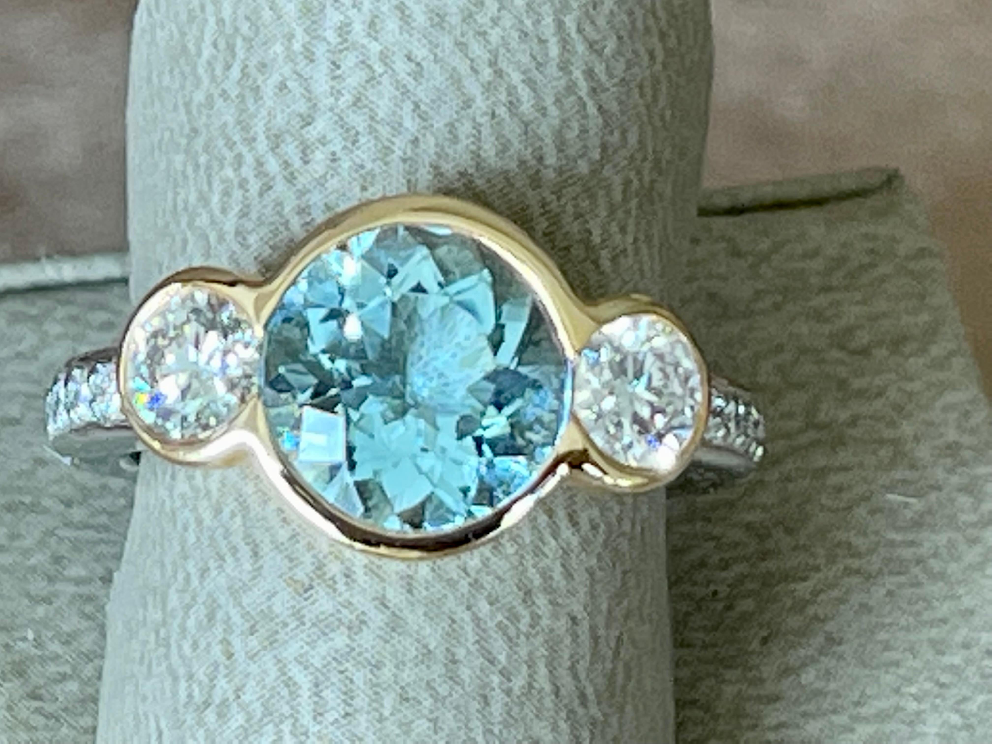 18 K White and Rose Gold Three Stone Ring Aquamarine Diamonds Gübelin Lucerne For Sale 2