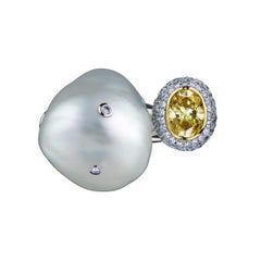 18 K White Gold 1.03 Ct Fancy Yellow Diamond White South Sea Baroque Pearl Ring