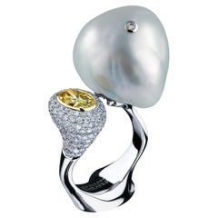 18 K White Gold 1.03 Ct Fancy Yellow Diamond White South Sea Baroque Pearl Ring